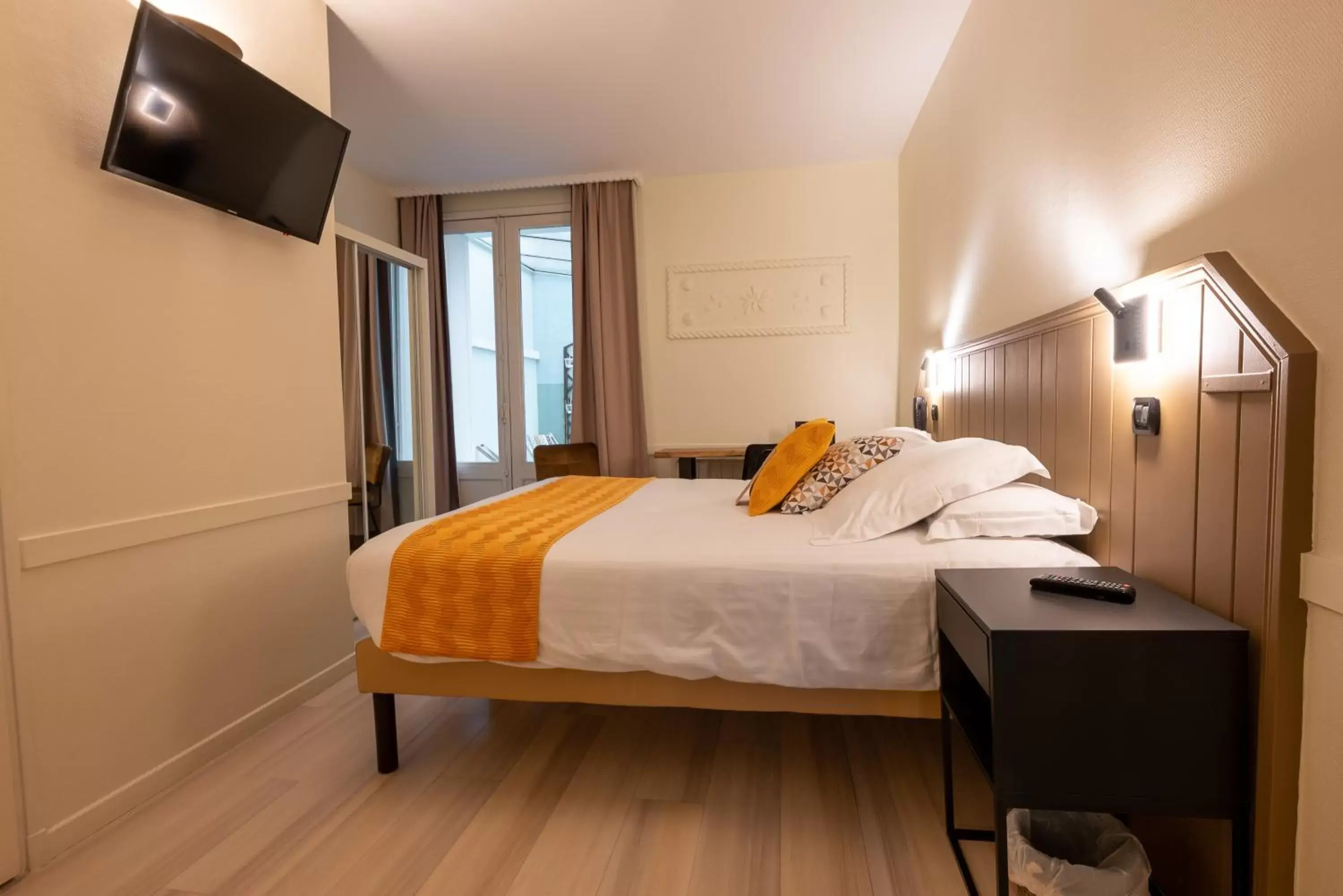 Double Room with Garden View and Terrace in Logis Hôtel Rêve de Sable Double Room with Garden View and Terrace in Logis Hôtel Rêve de Sable