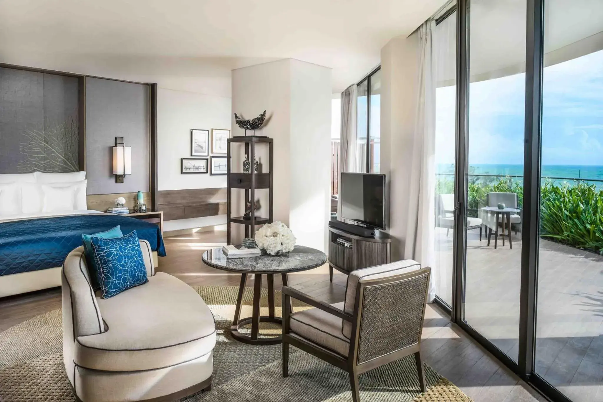 Bedroom, Seating Area in InterContinental Phu Quoc Long Beach Resort, an IHG Hotel