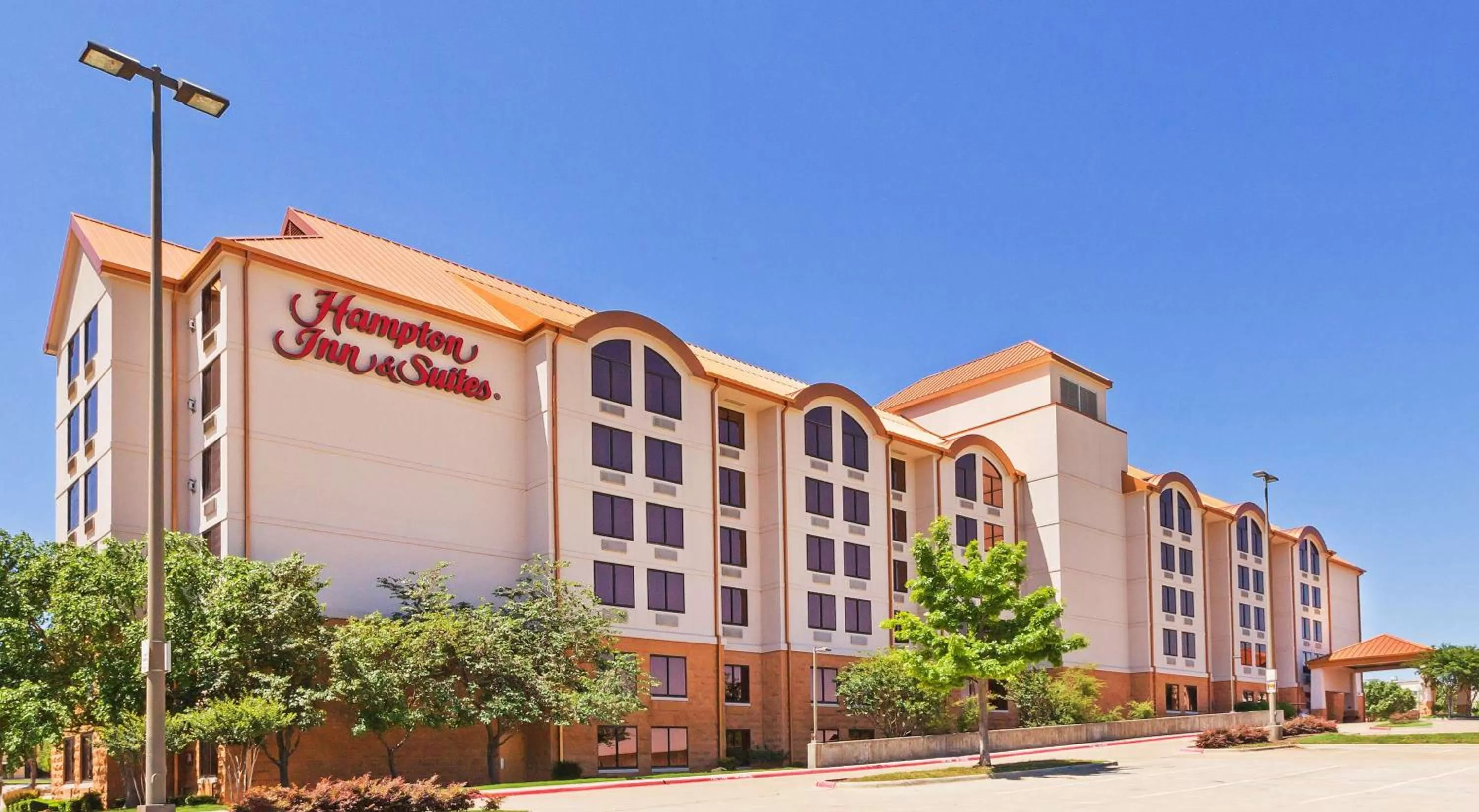 Property building in Hampton Inn & Suites Dallas-Mesquite