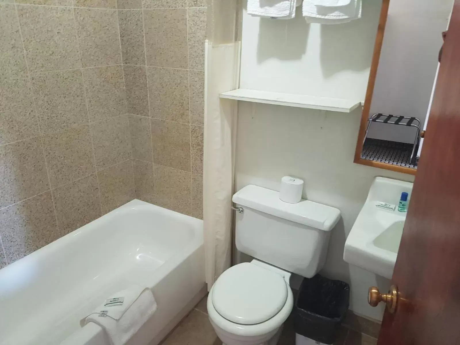 Bathroom in Split Mountain Motel