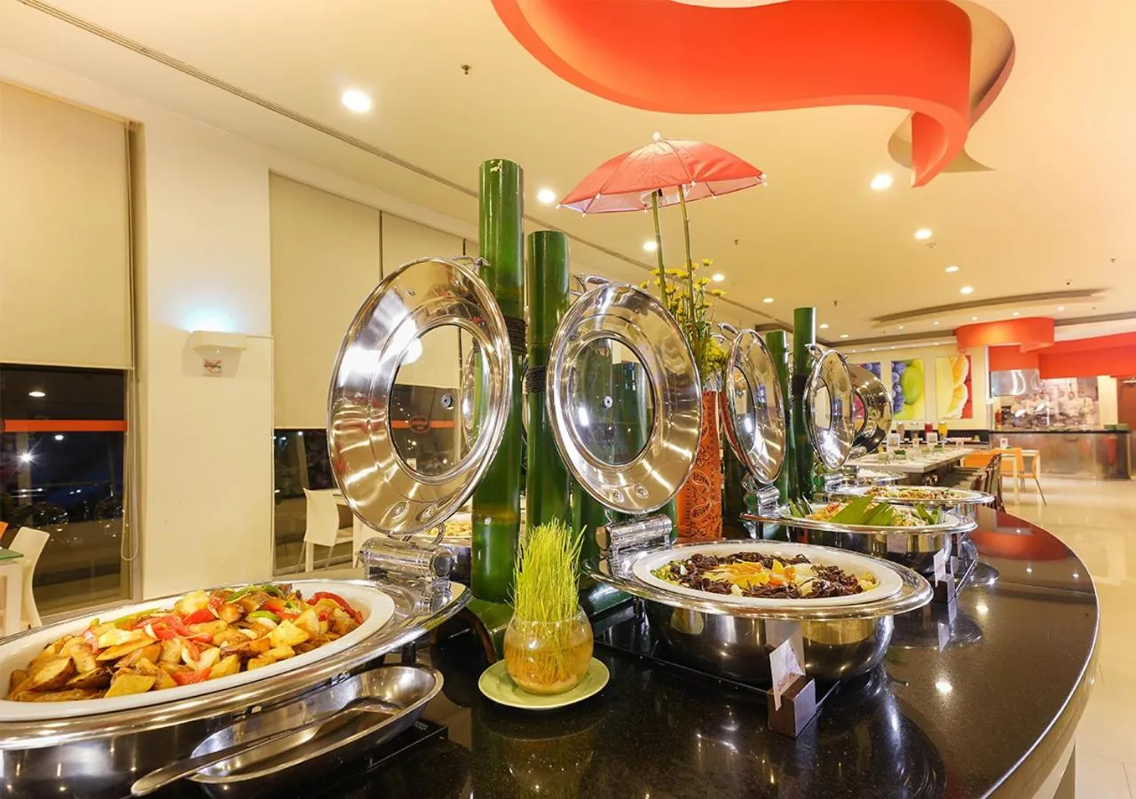 Restaurant/places to eat in HARRIS Hotel Sentul City Bogor