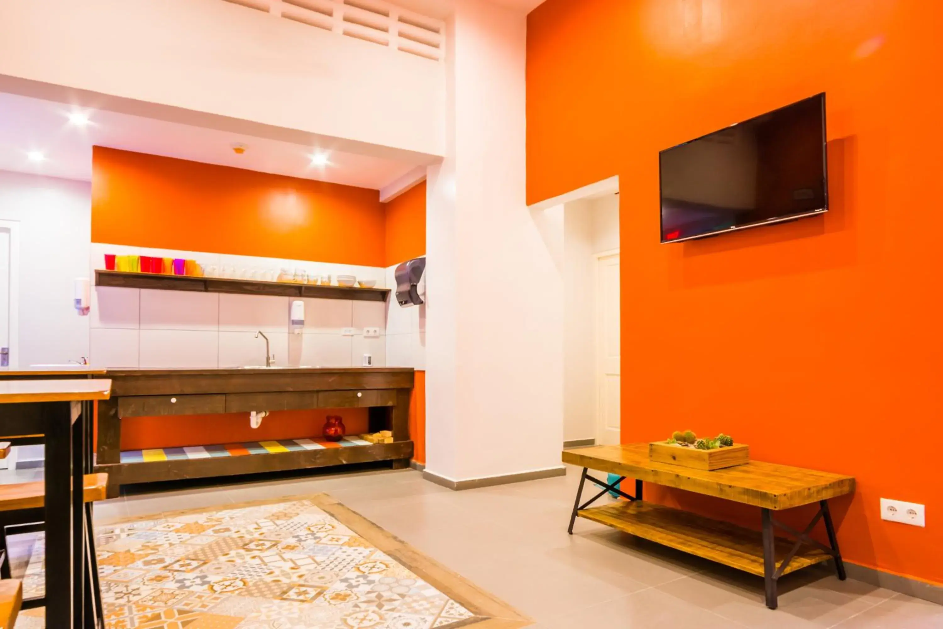 Communal lounge/ TV room, Kitchen/Kitchenette in Bed & Bike Curacao