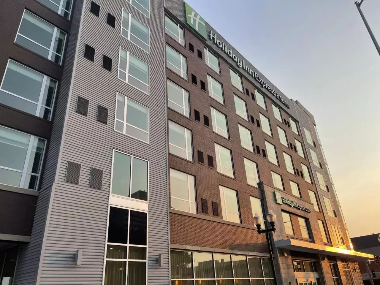 Property Building in Holiday Inn Express & Suites - Lincoln Downtown , an IHG Hotel