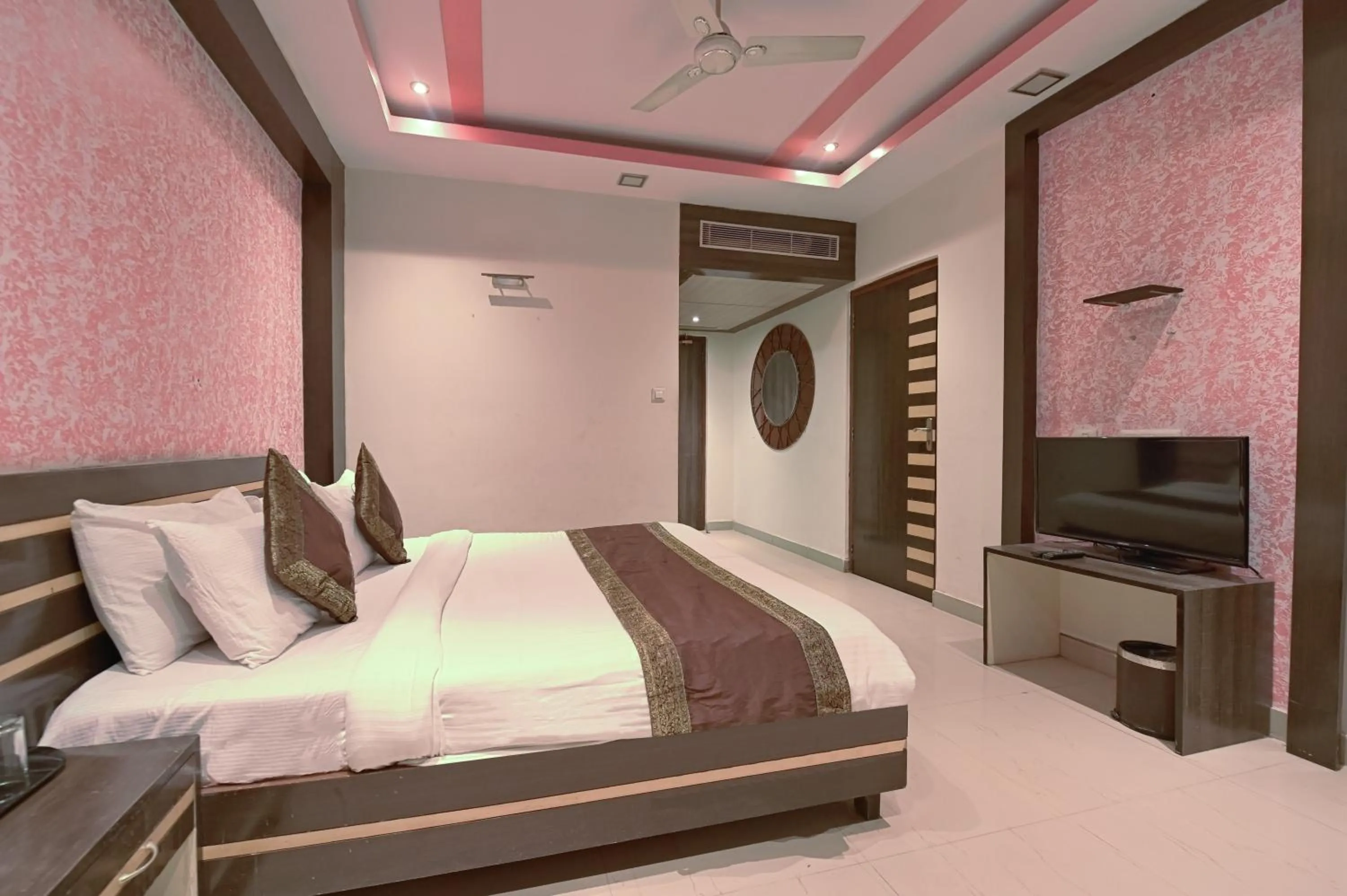 Bed in The Byke Grassfield Resort with Outdoor Pool, Shyam Nagar, Jaipur