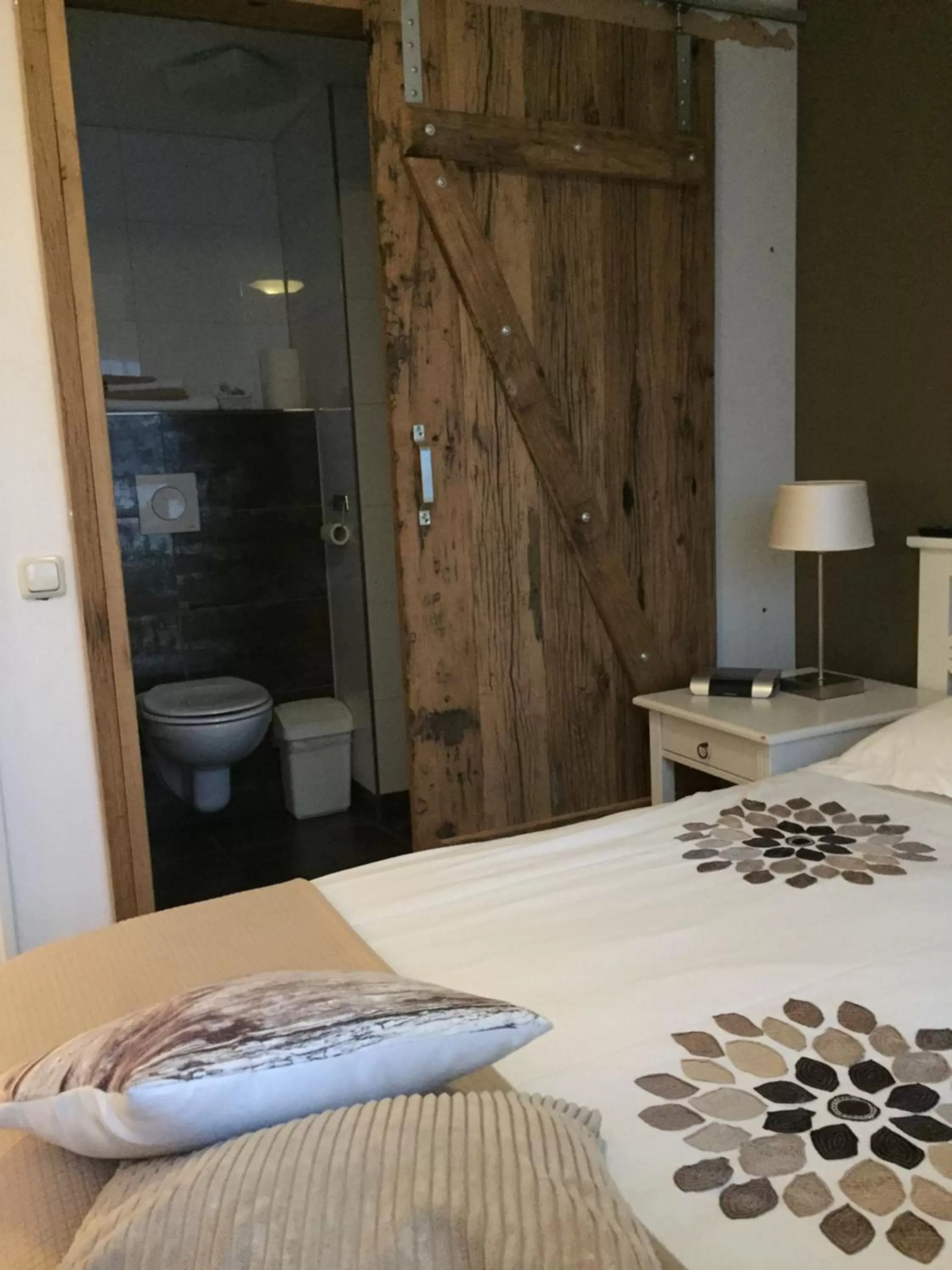 Bathroom, Bed in B&B - Pension Perruque