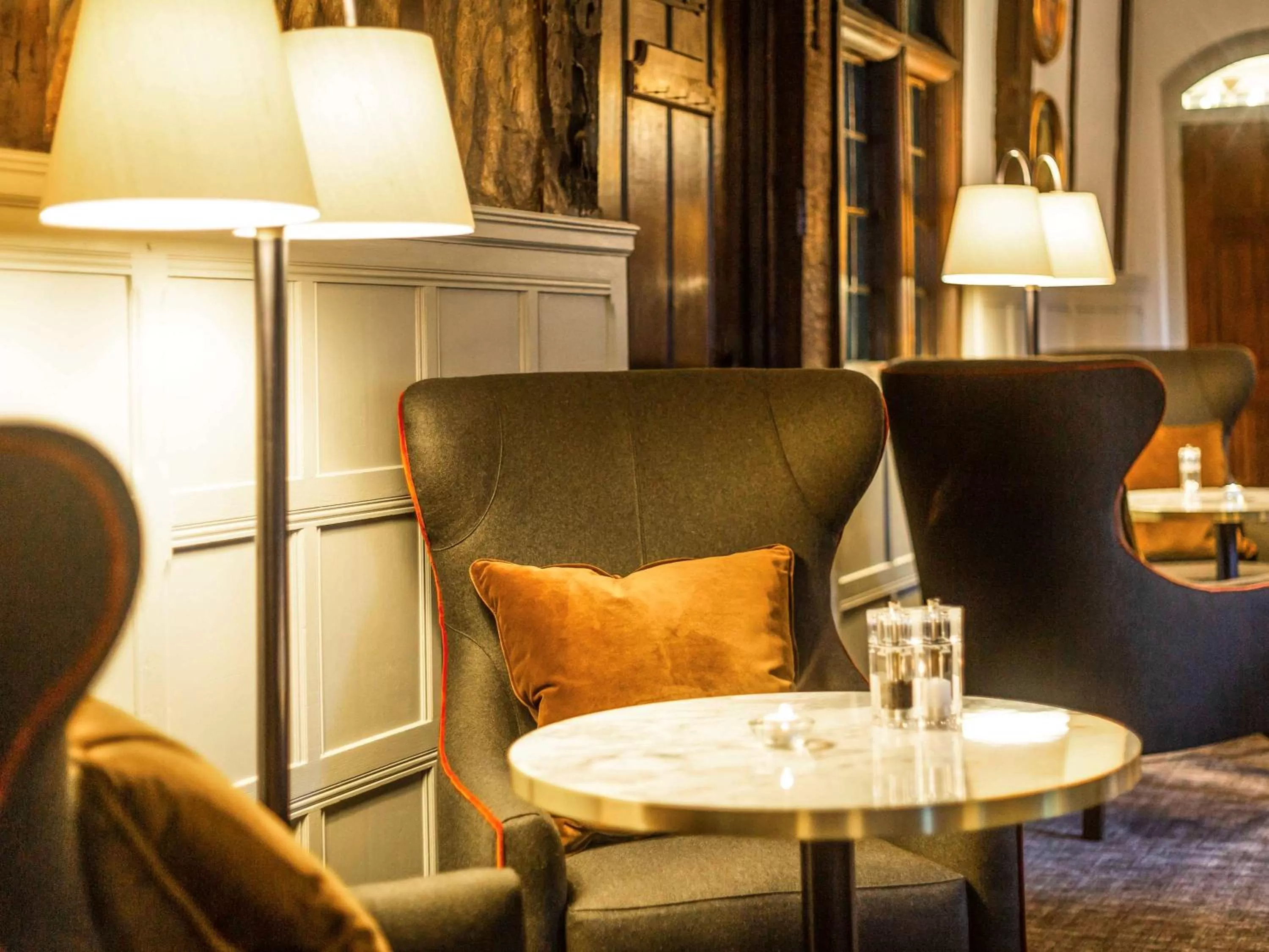 Lounge or bar in Bush Hotel Farnham