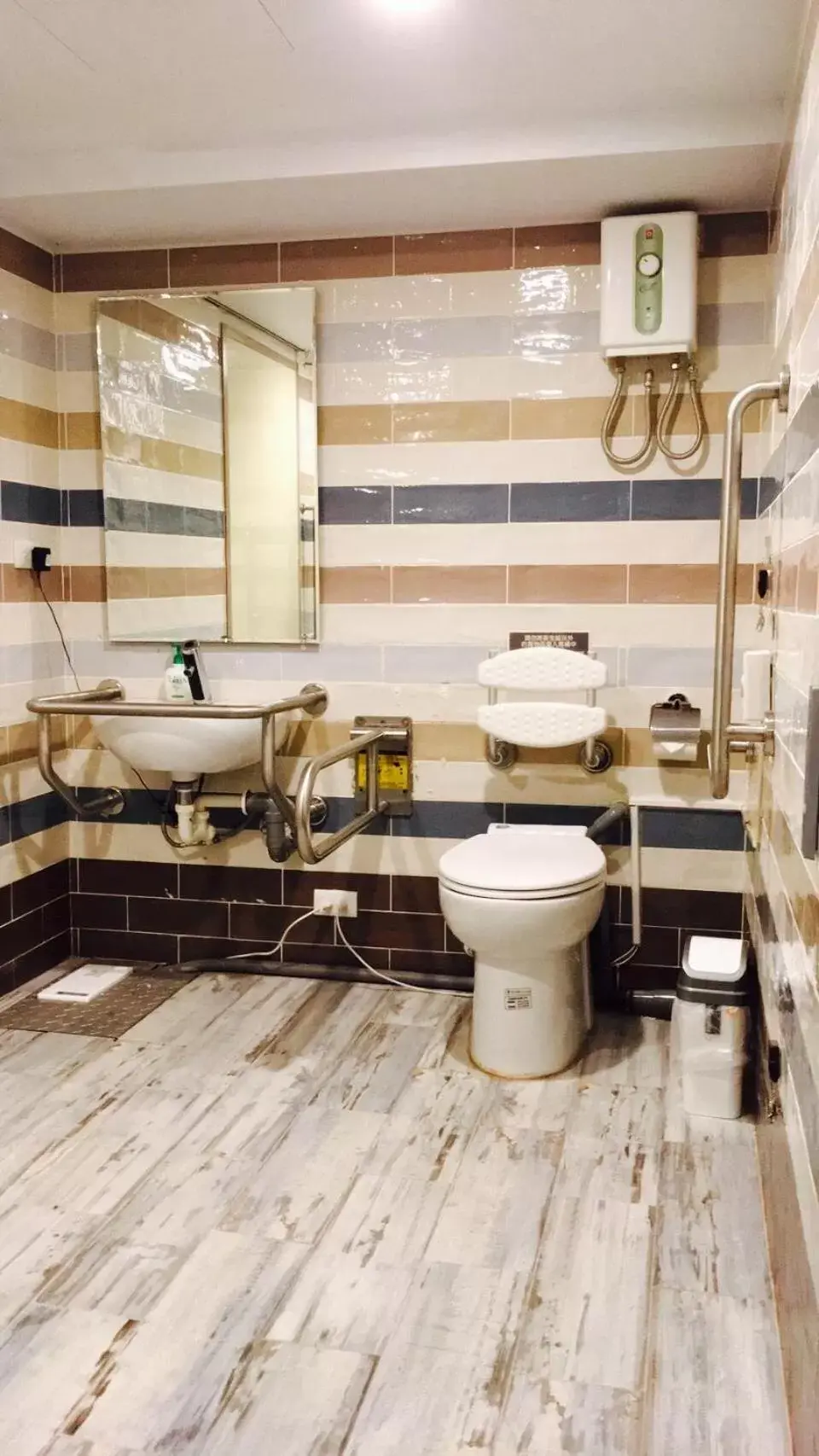 Facility for disabled guests, Bathroom in Bon Hotel Taipei
