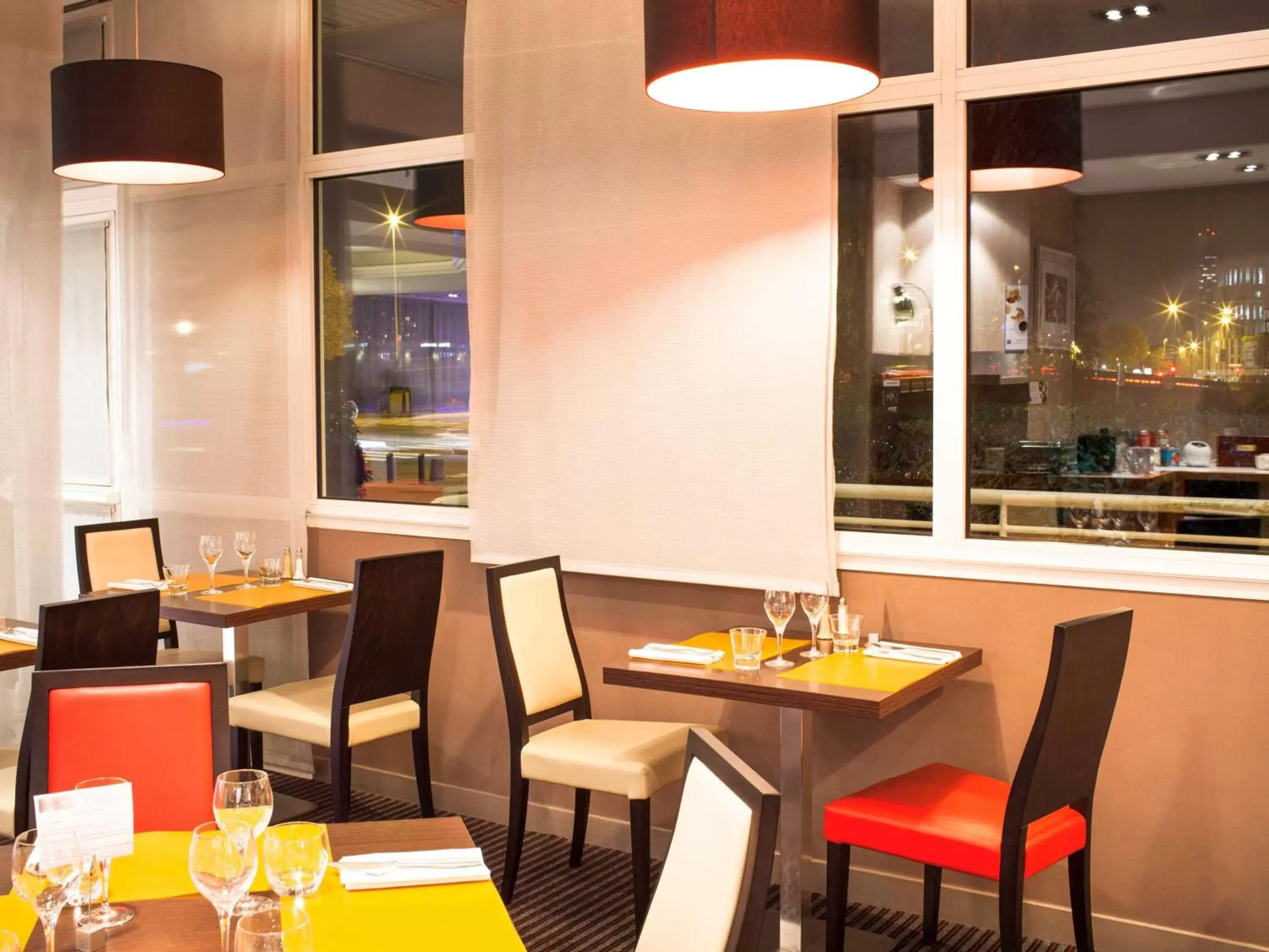 Restaurant/Places to Eat in Novotel Nantes Centre Bord de Loire