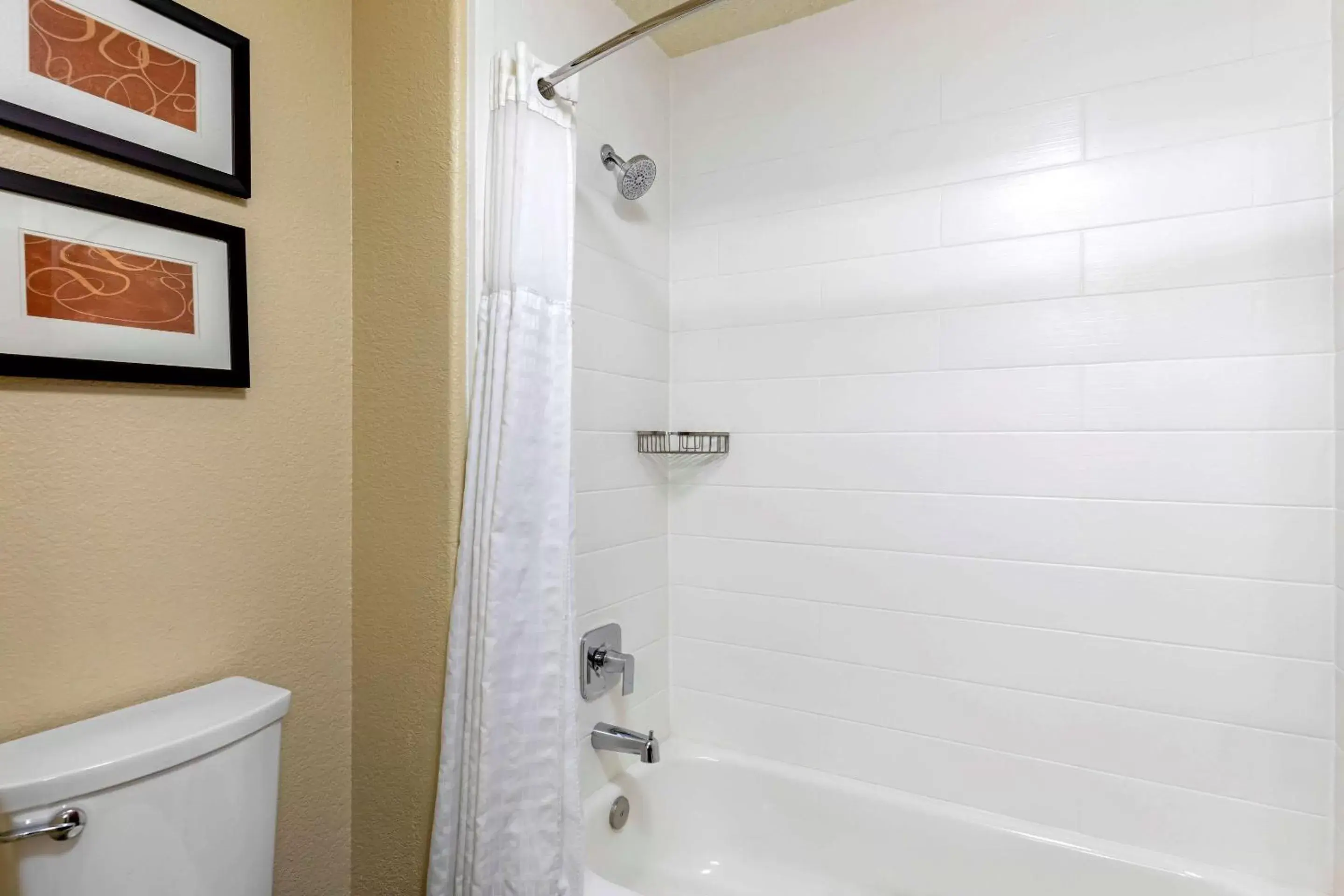 Bedroom, Bathroom in Comfort Suites Lakewood - Denver