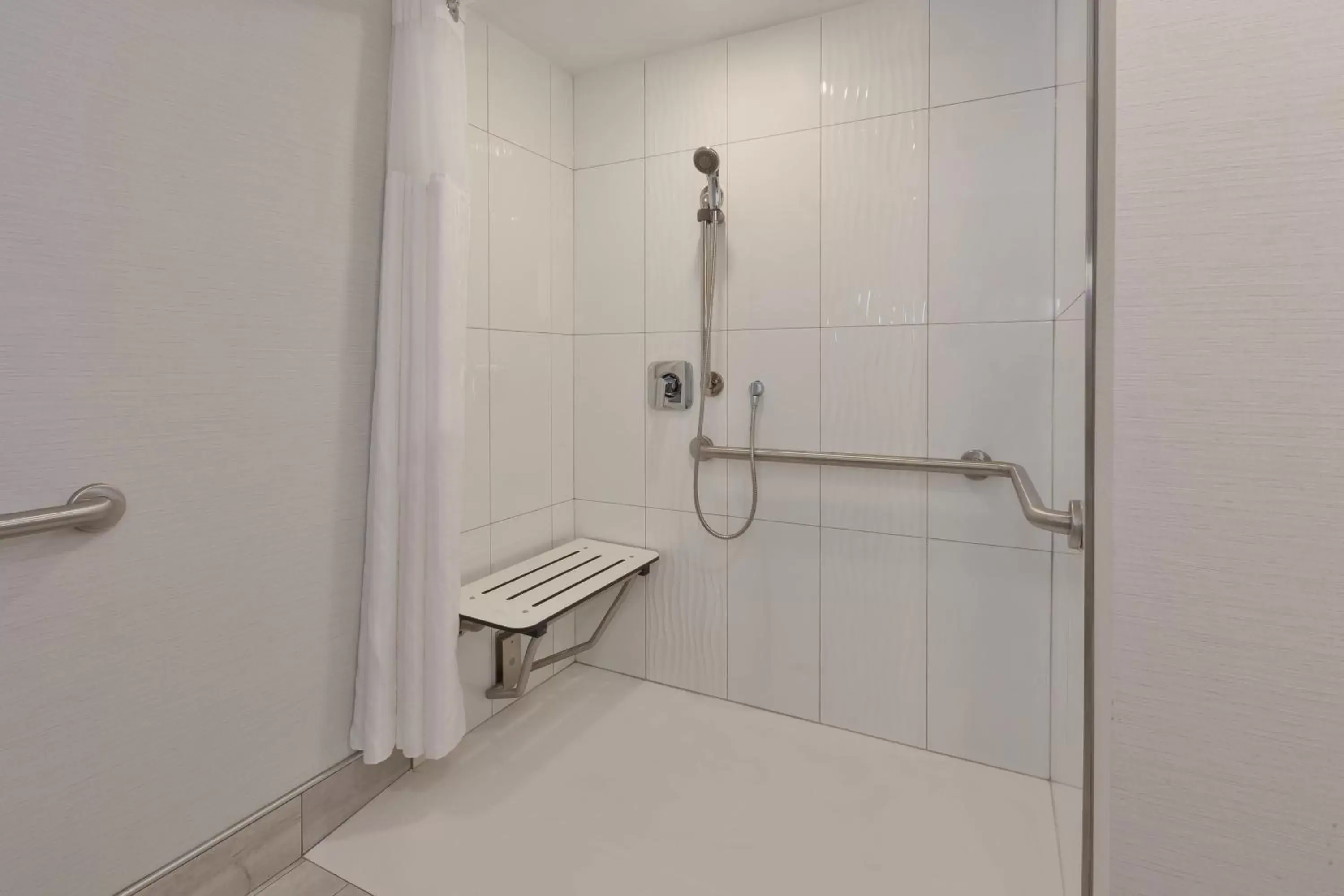 Bathroom in Hotel Indigo Rochester - Mayo Clinic Area