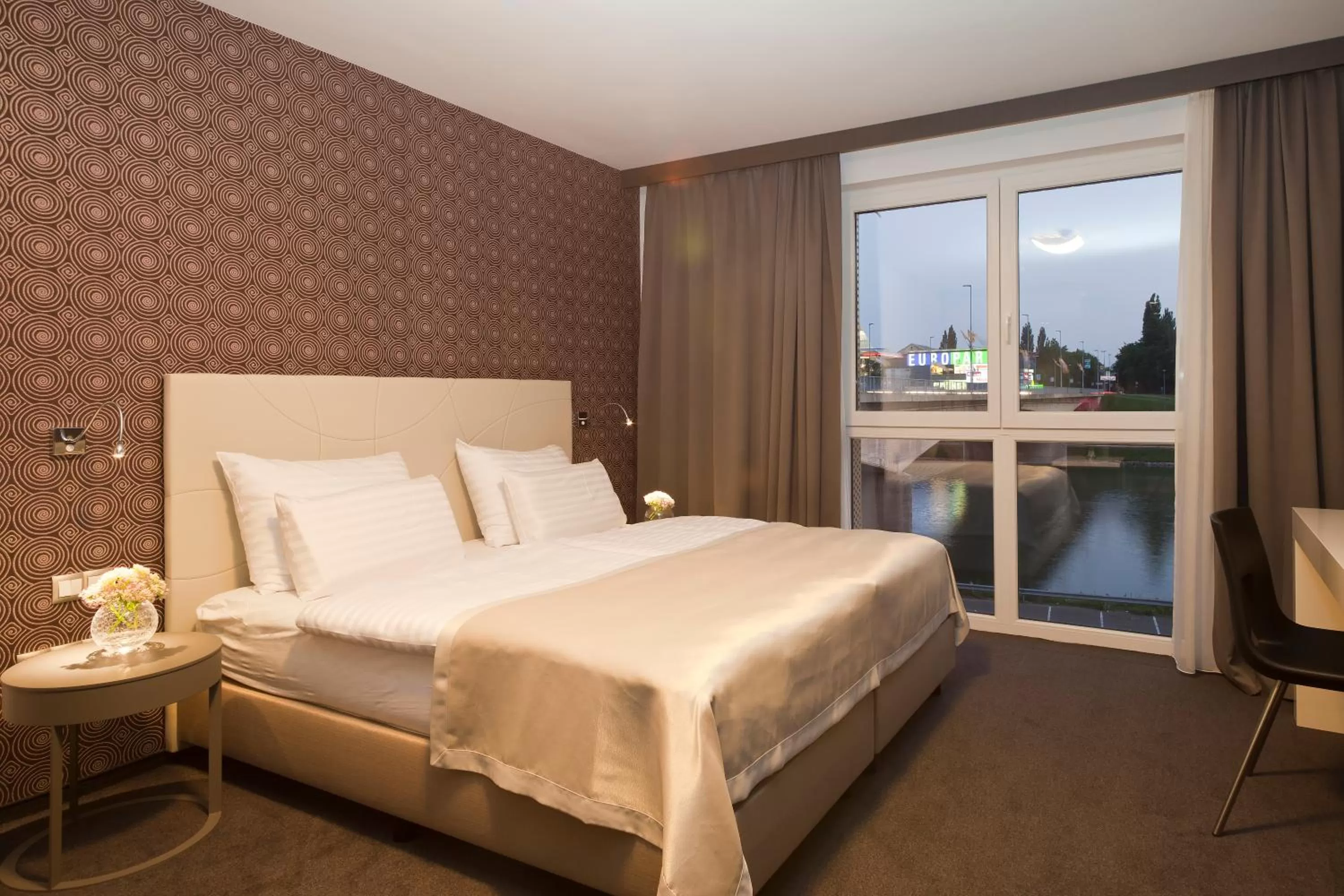 Bedroom, Bed in Hotel City Maribor