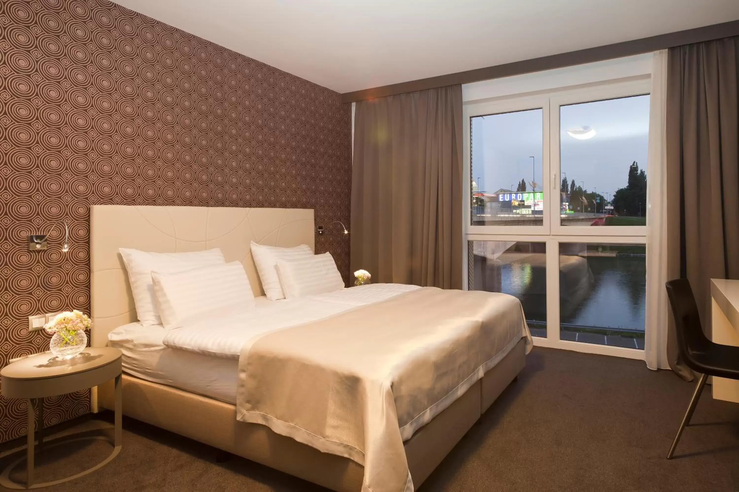 Bedroom, Bed in Hotel City Maribor