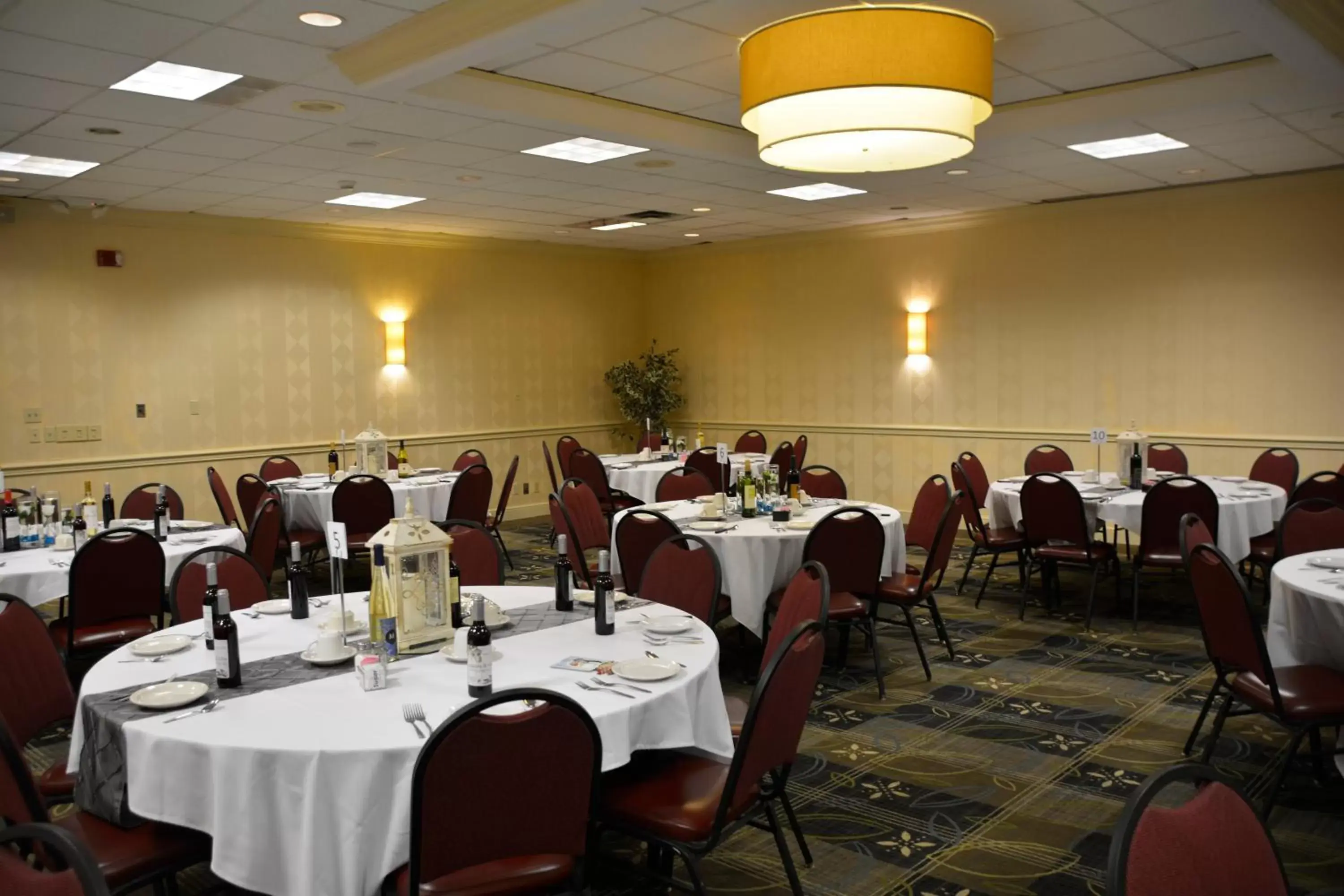 Banquet/Function facilities, Restaurant/Places to Eat in Holiday Inn Weirton-Steubenville Area