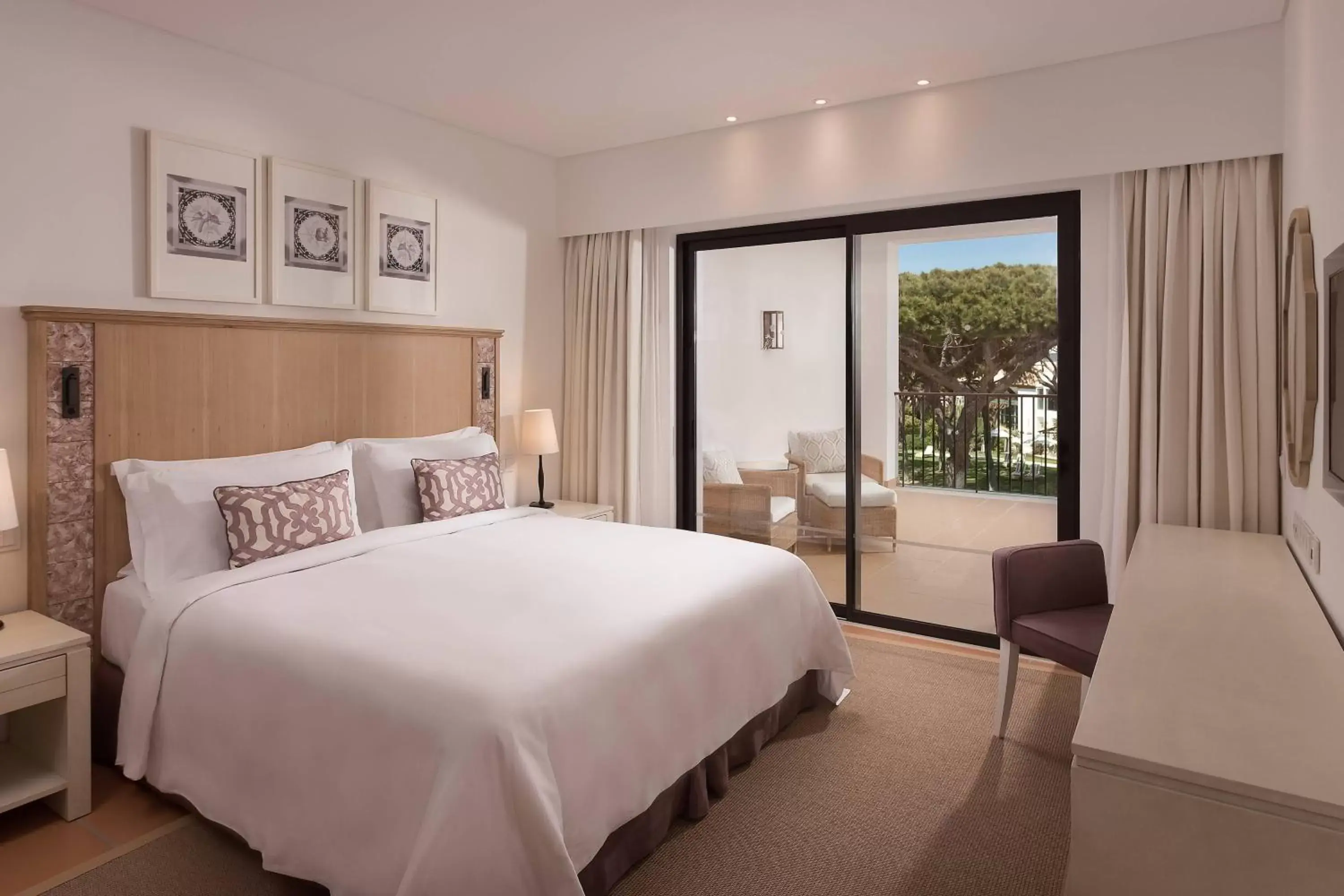 Swimming pool, Bed in Pine Cliffs Ocean Suites, a Luxury Collection Resort & Spa, Algarve