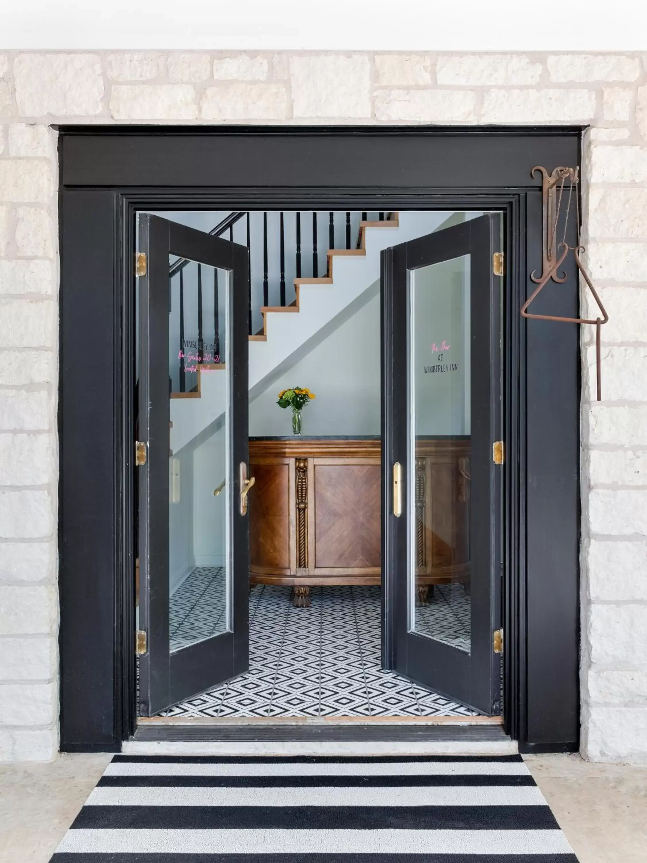 Lounge or bar, Facade/Entrance in Wimberley Inn