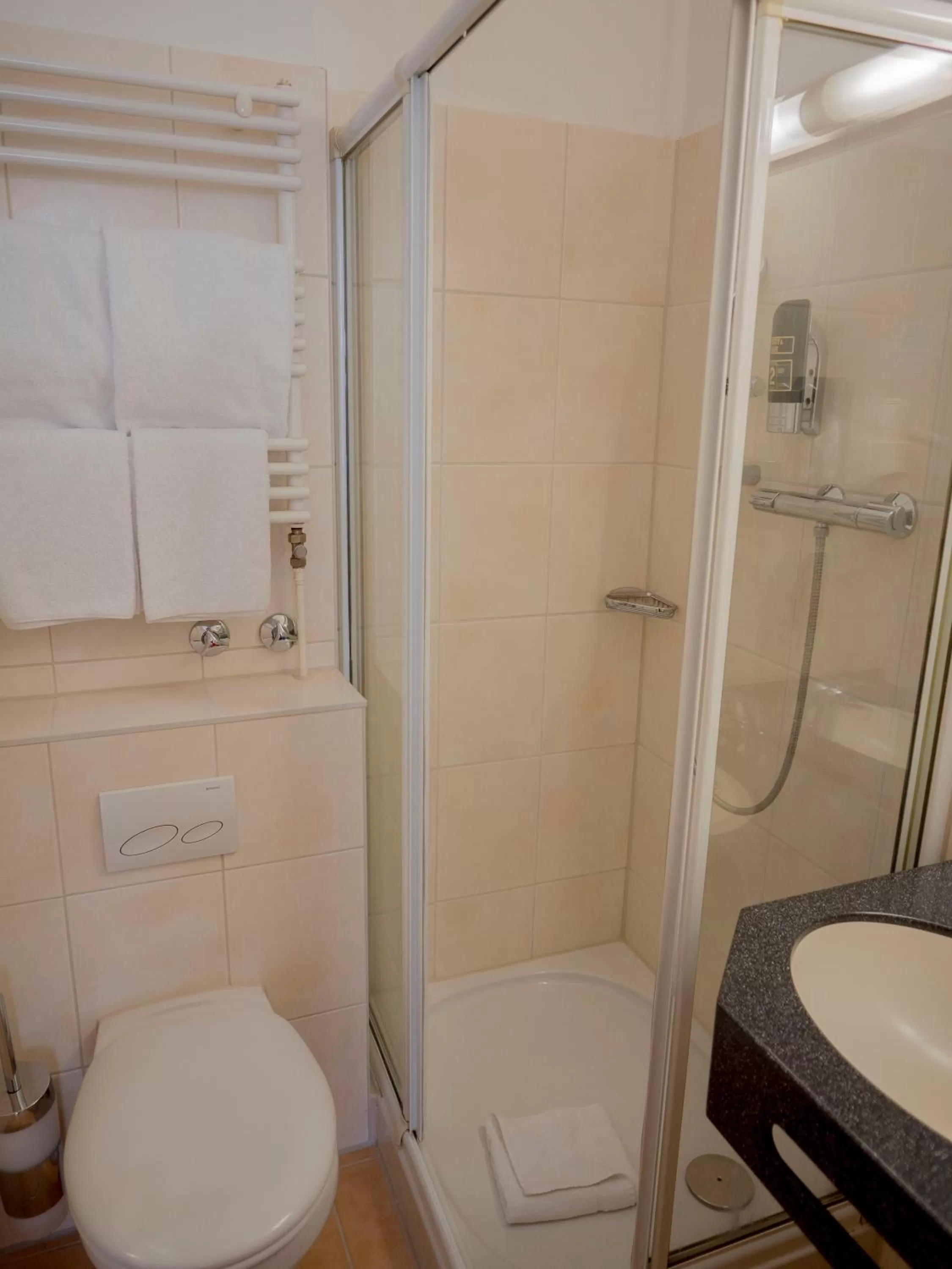 Bathroom in Hotel Lumen am Hauptbahnhof