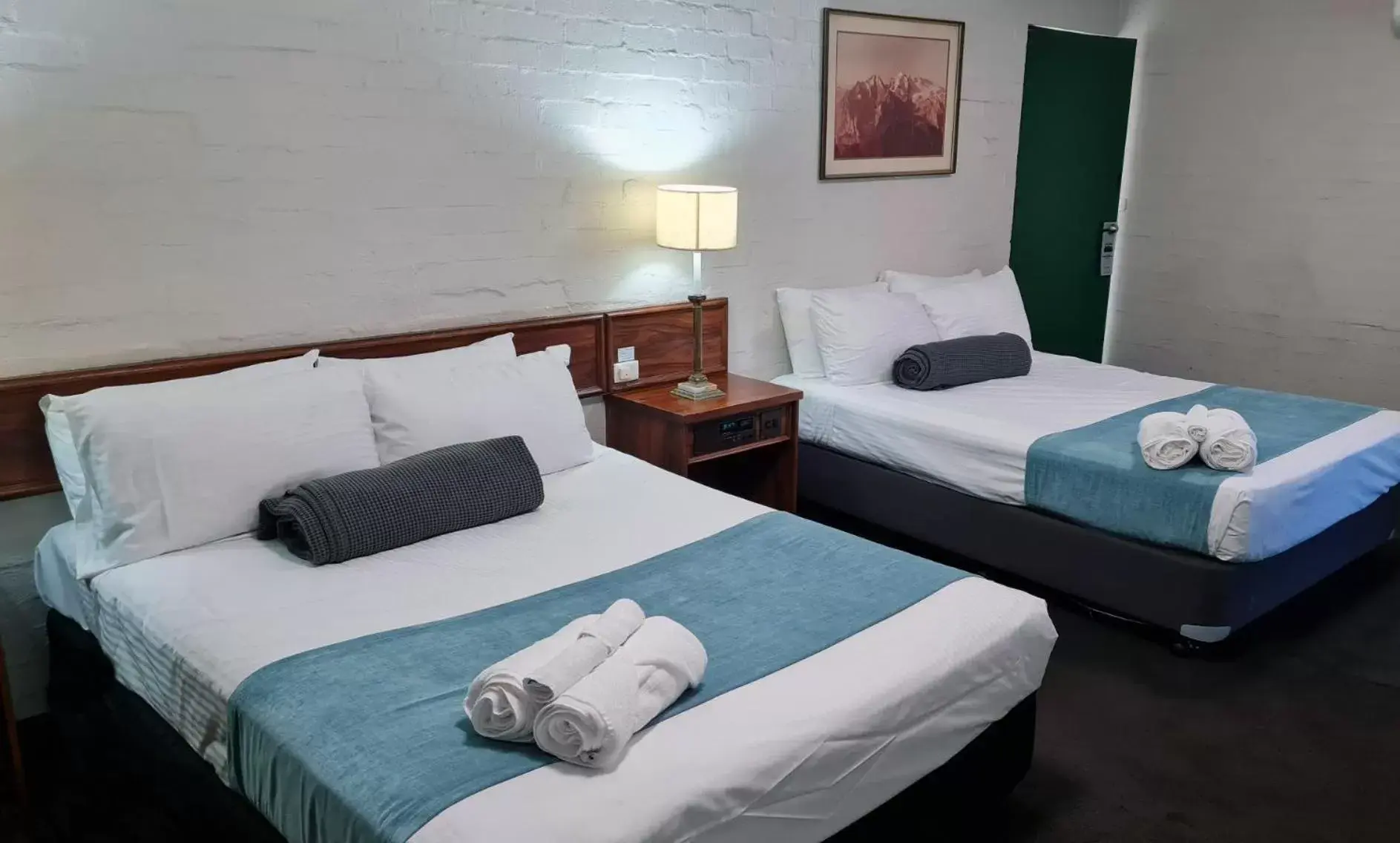 Bed in Seaton Arms Motor Inn