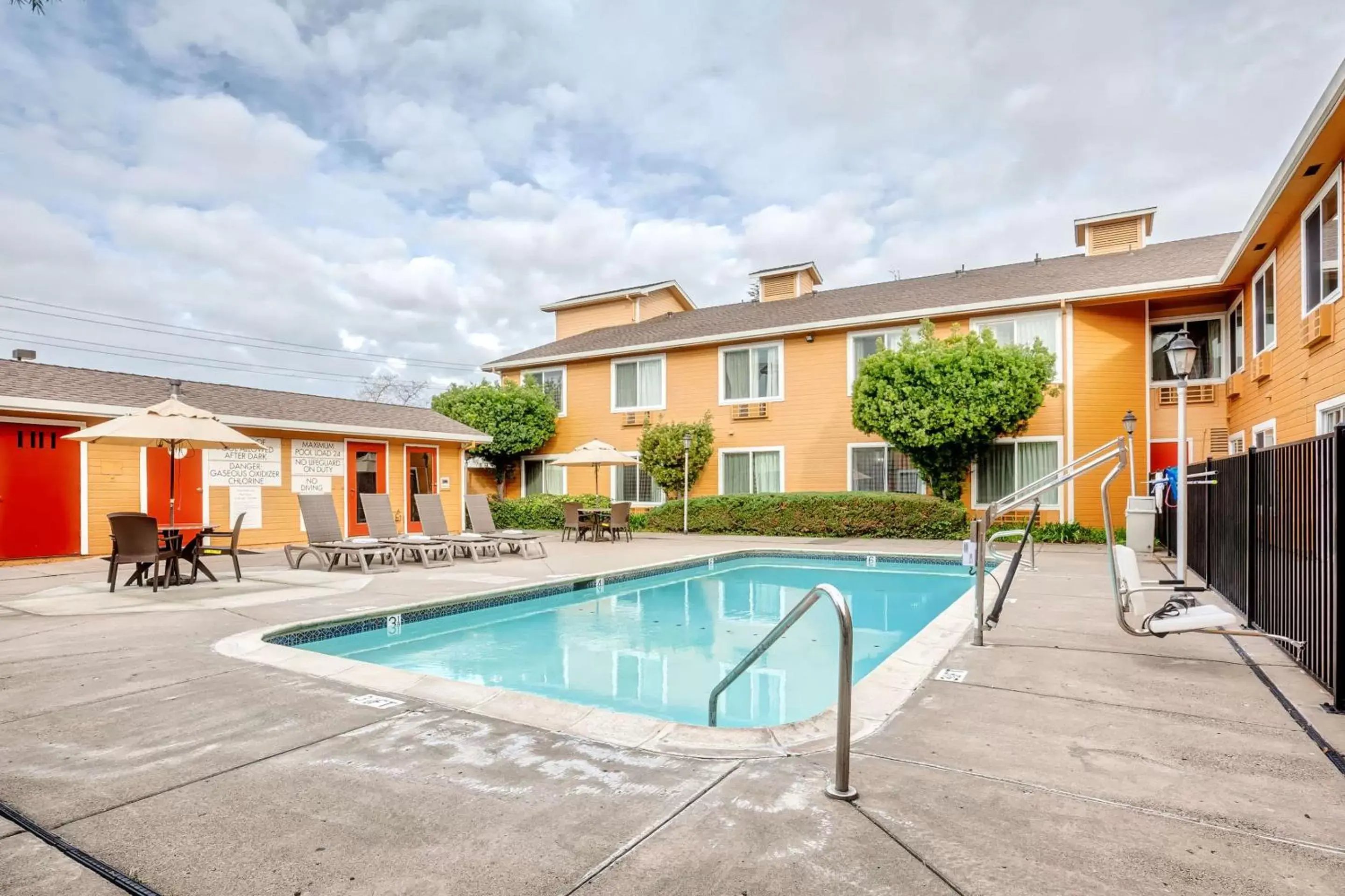On site, Swimming Pool in Quality Inn near Six Flags Discovery Kingdom-Napa Valley