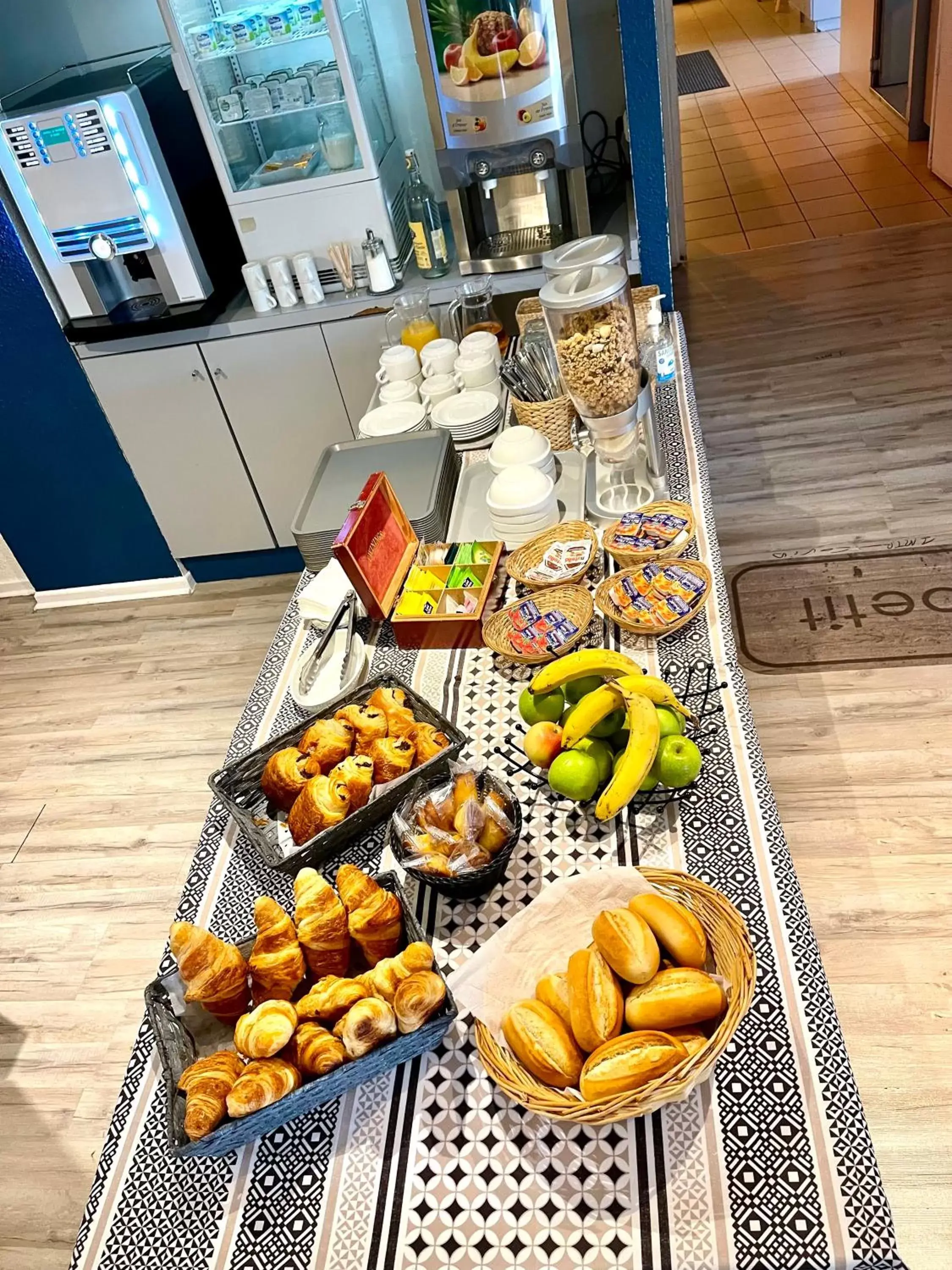 Breakfast in L'Escale d'Alès HOTEL