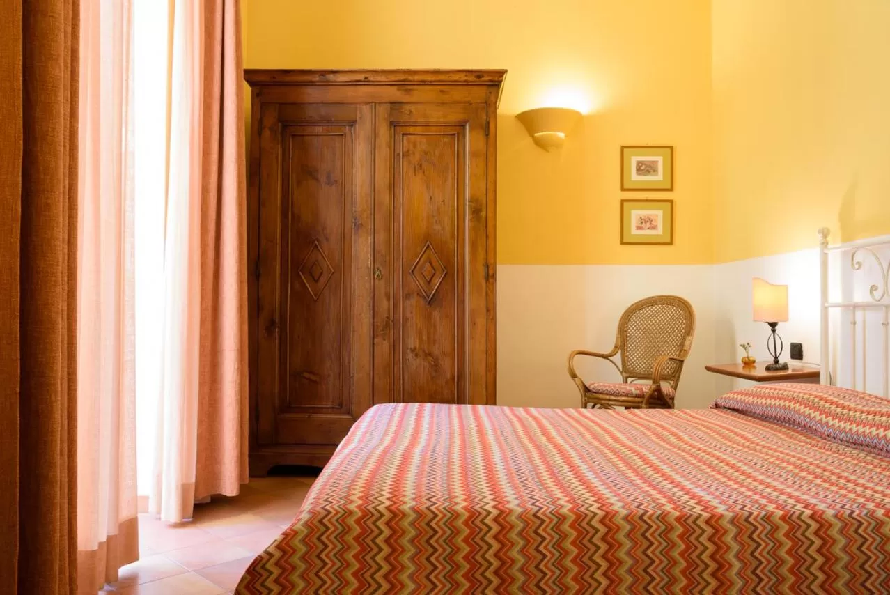 Bed in Hotel Mergellina