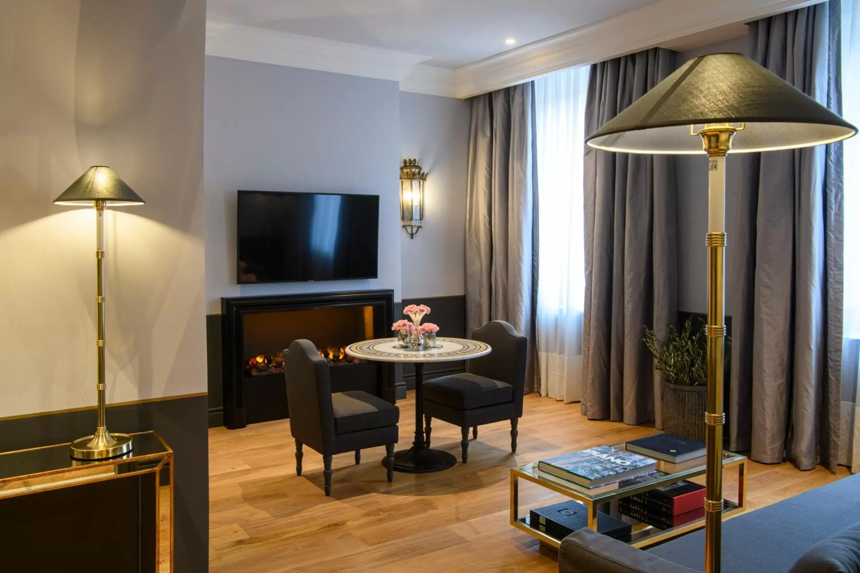 Living room, TV/Entertainment Center in Helvetia&Bristol Firenze – Starhotels Collezione