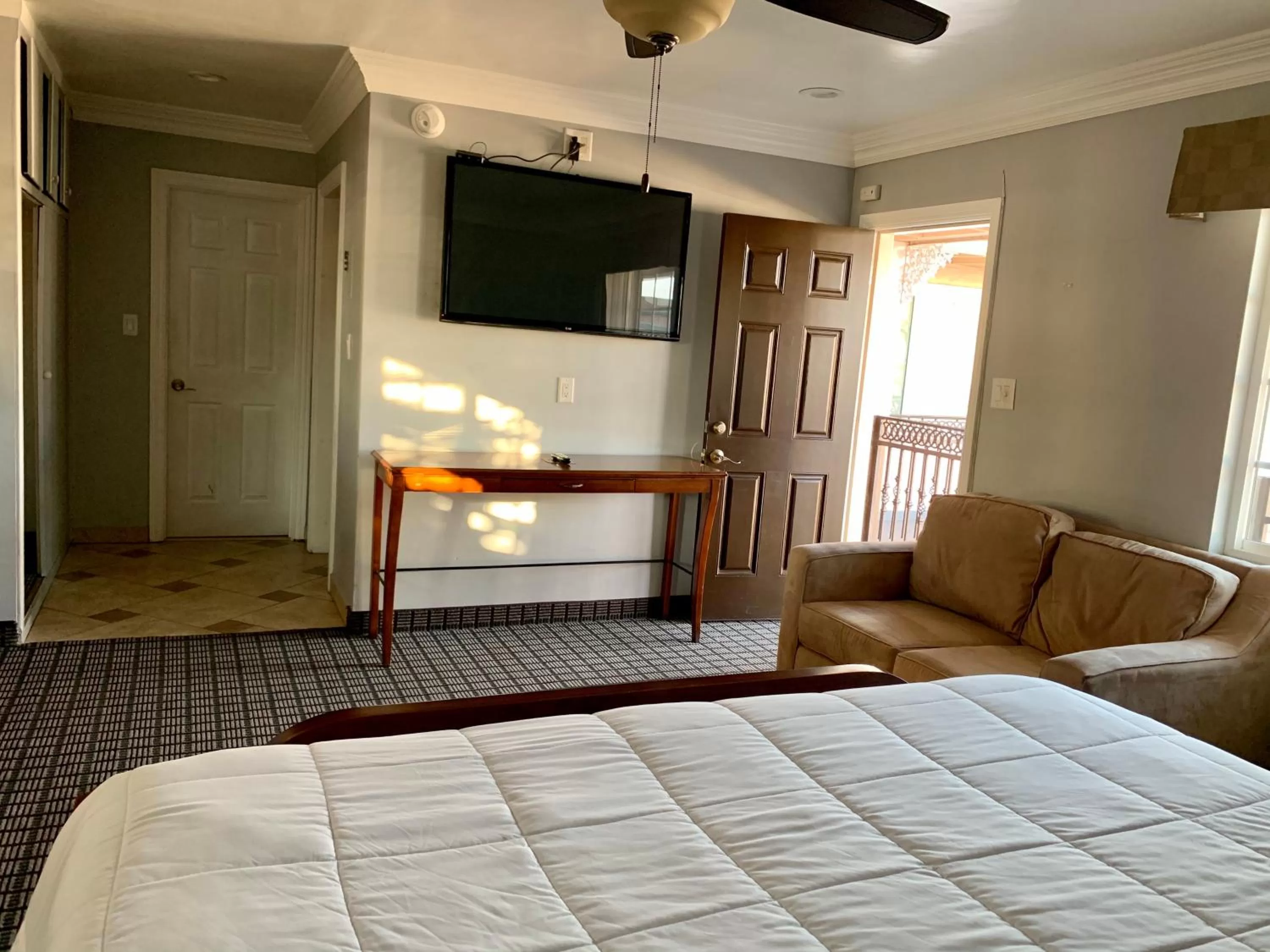 Photo of the whole room, Bed in Viking Motel-Ventura