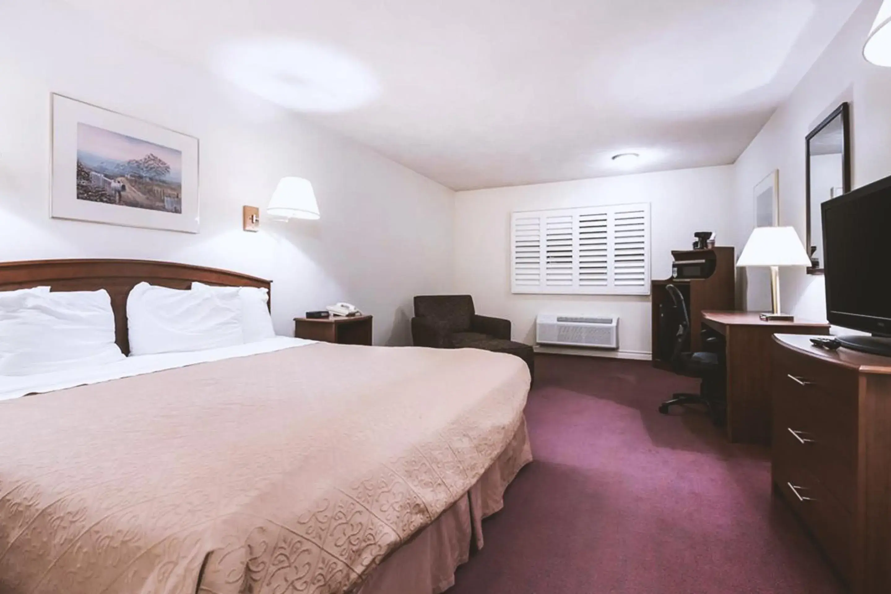 Bed in Sky-Palace Inn & Suites McCook