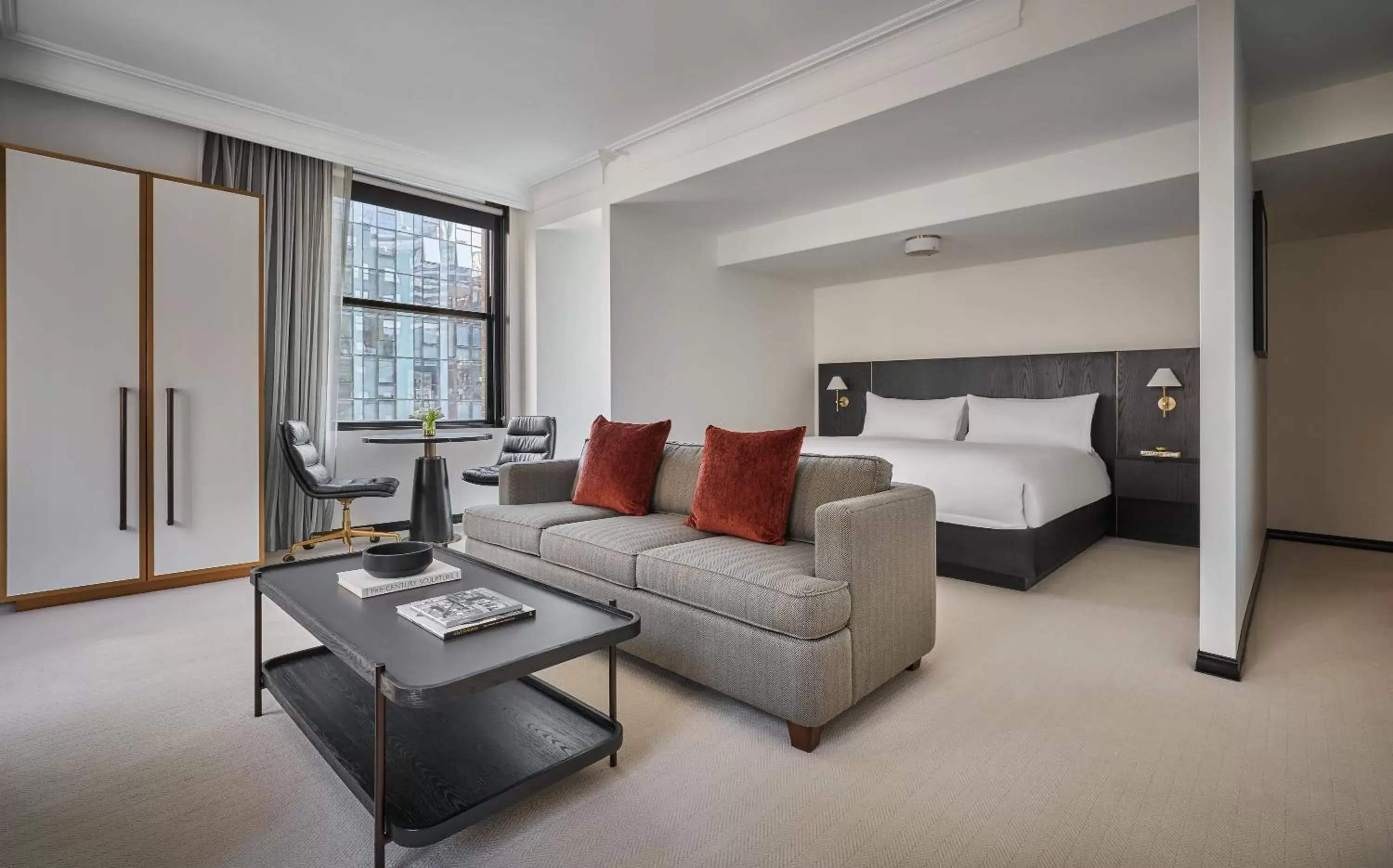 Bedroom, Seating Area in Pendry Chicago