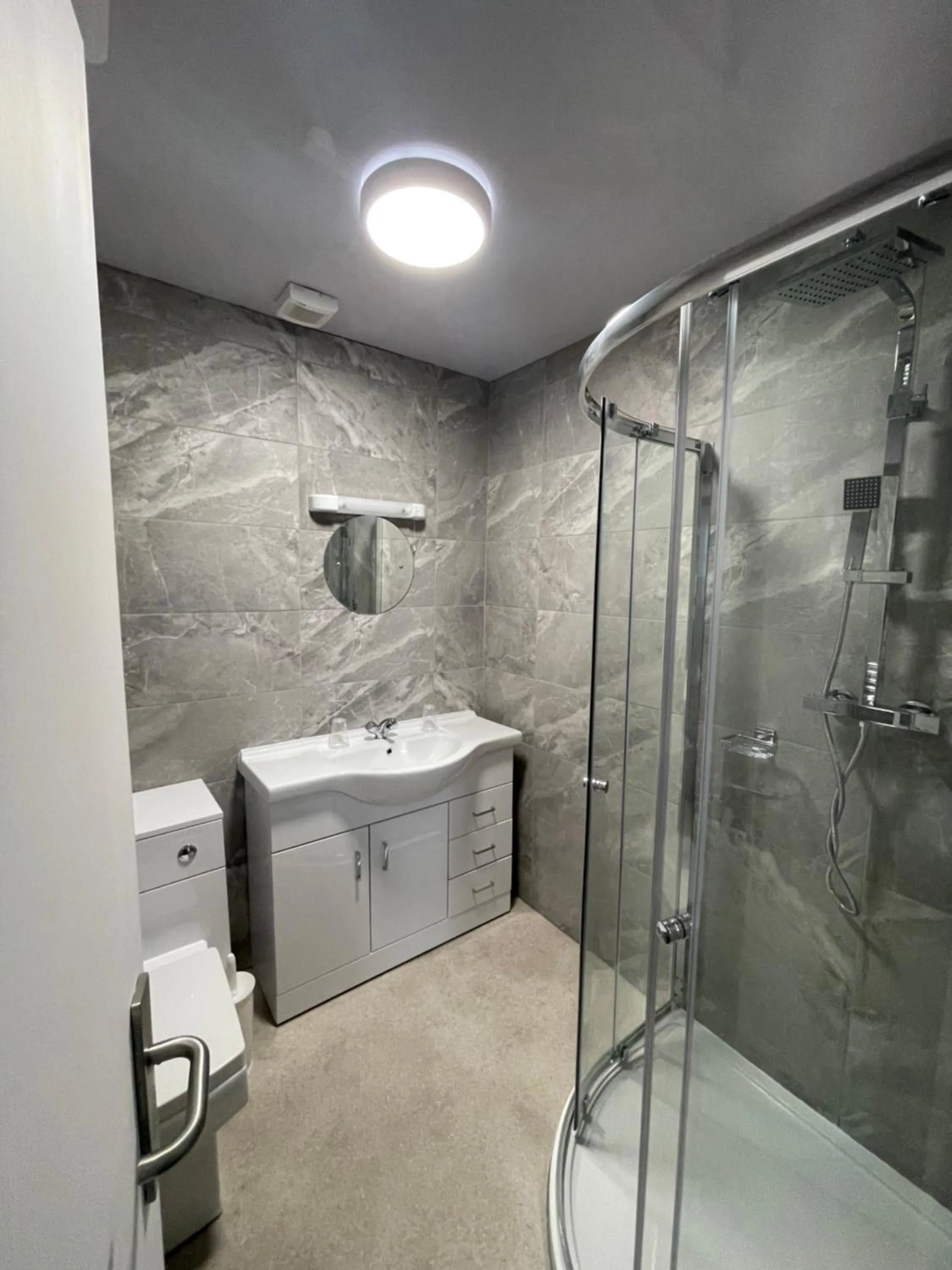 Shower in Park House Hotel