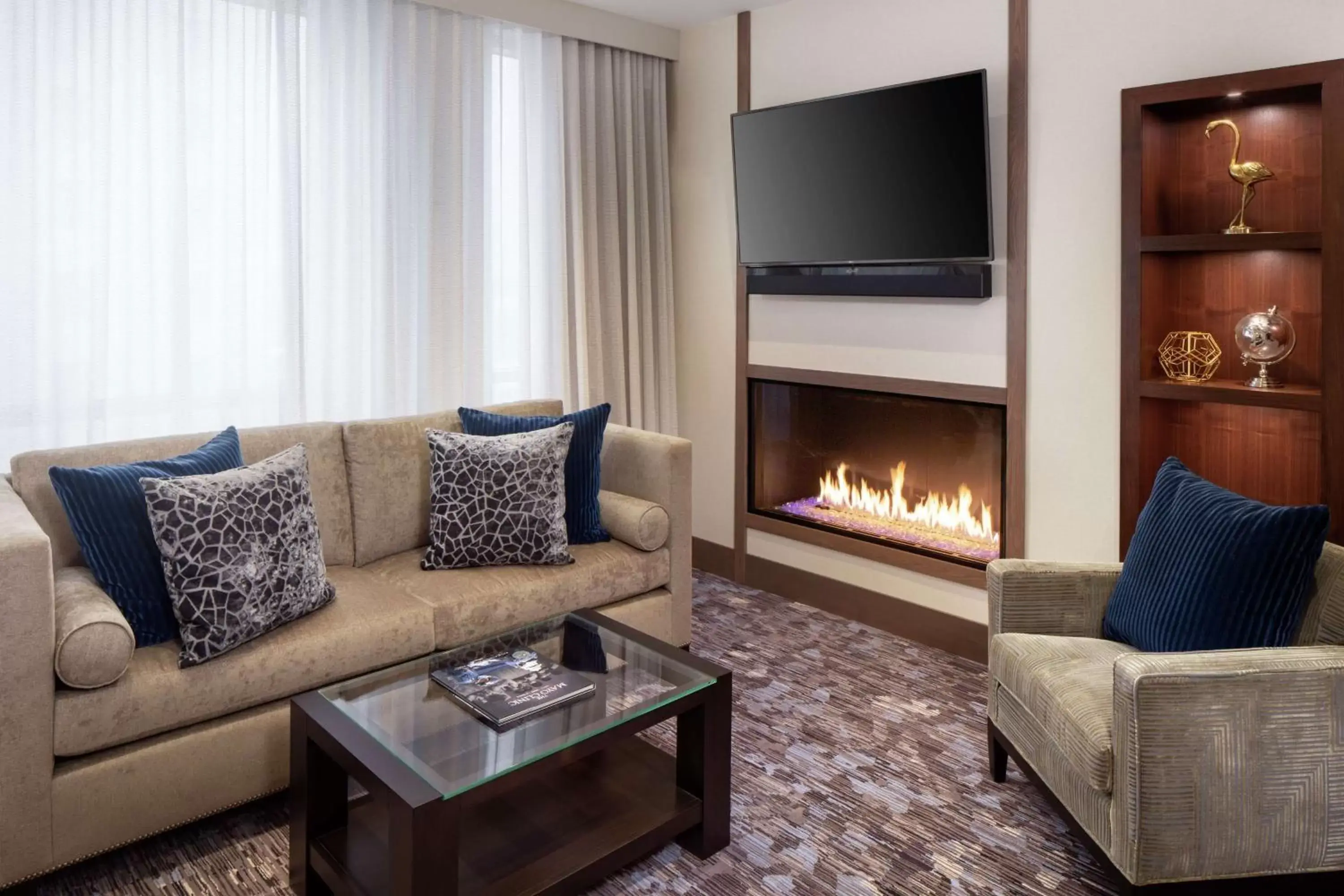 Bedroom, Seating Area in Hilton Rochester Mayo Clinic Area