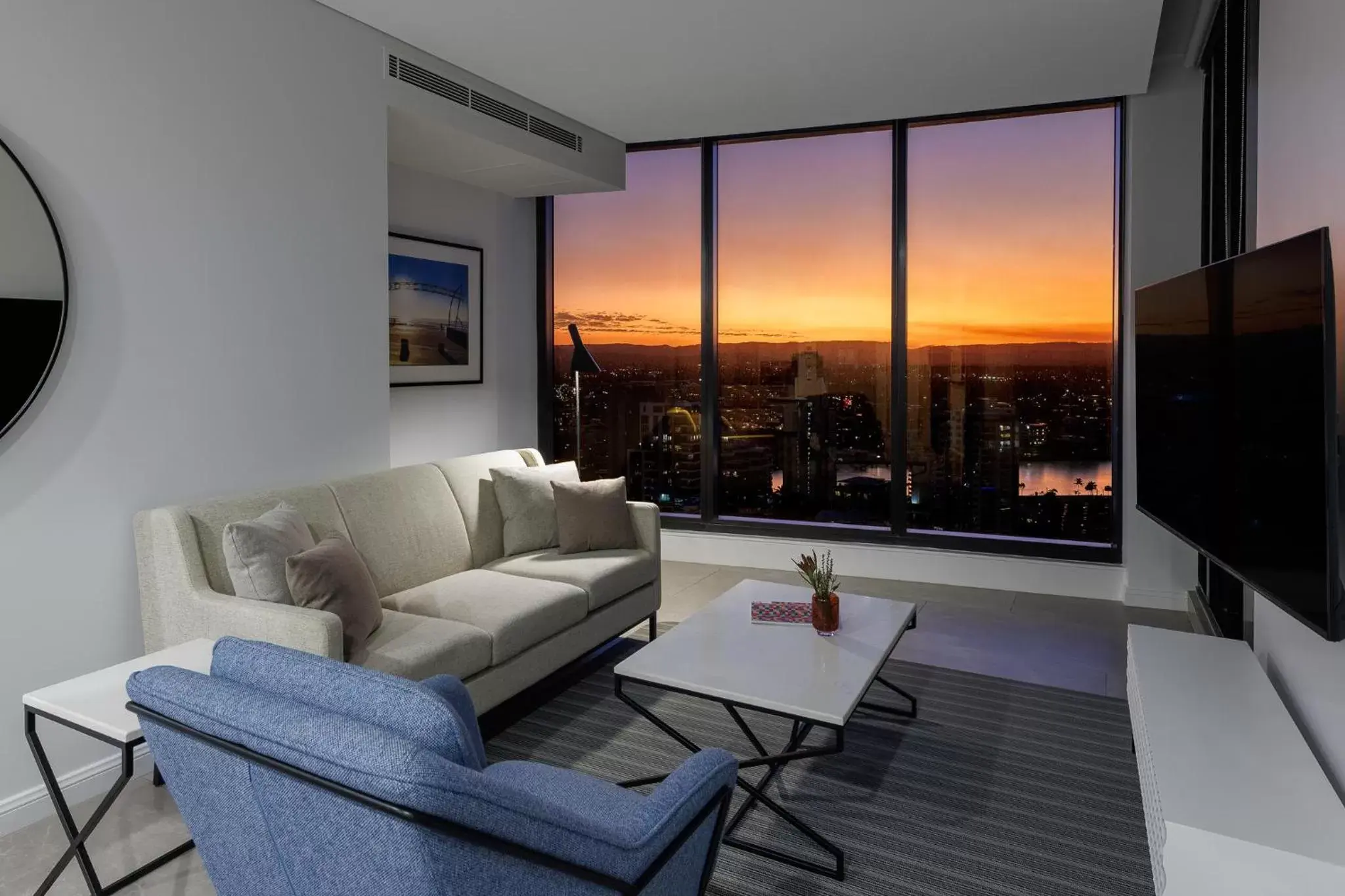 TV and multimedia, Sunrise/Sunset in Meriton Suites Surfers Paradise