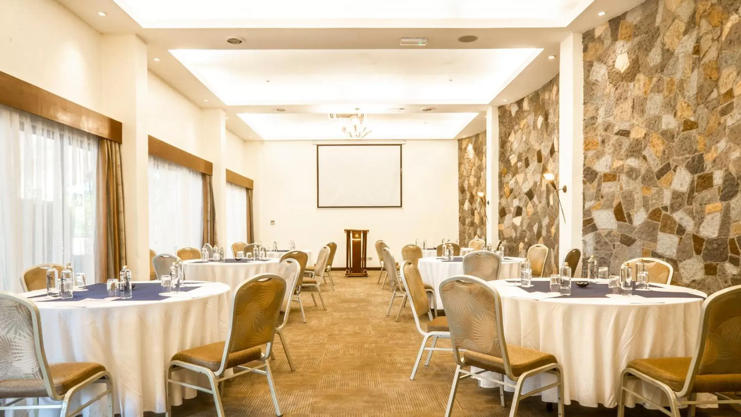 Business facilities, Restaurant/Places to Eat in Sarova Panafric Hotel