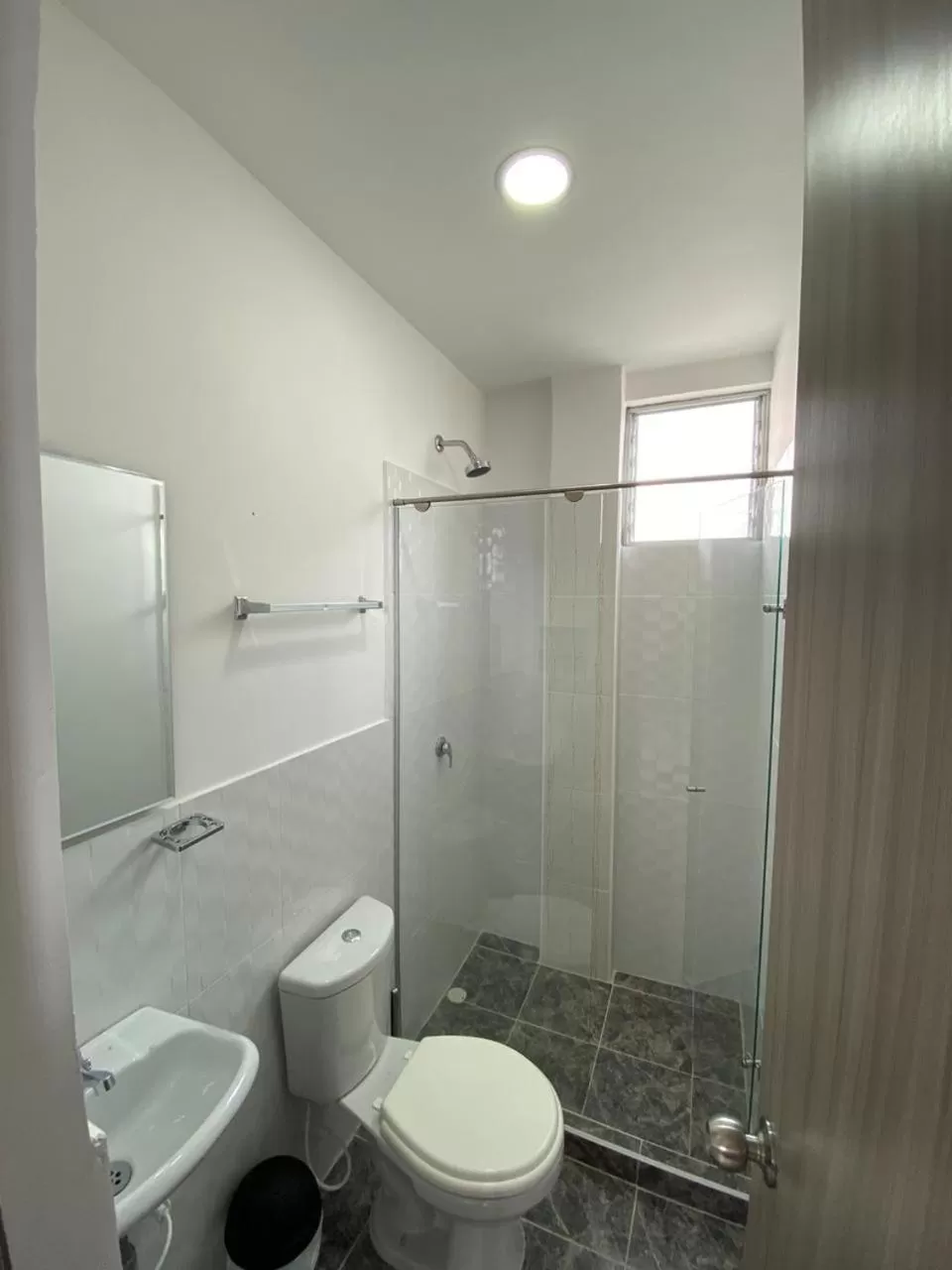 Shower, Bathroom in Hotel Cafe Estrella