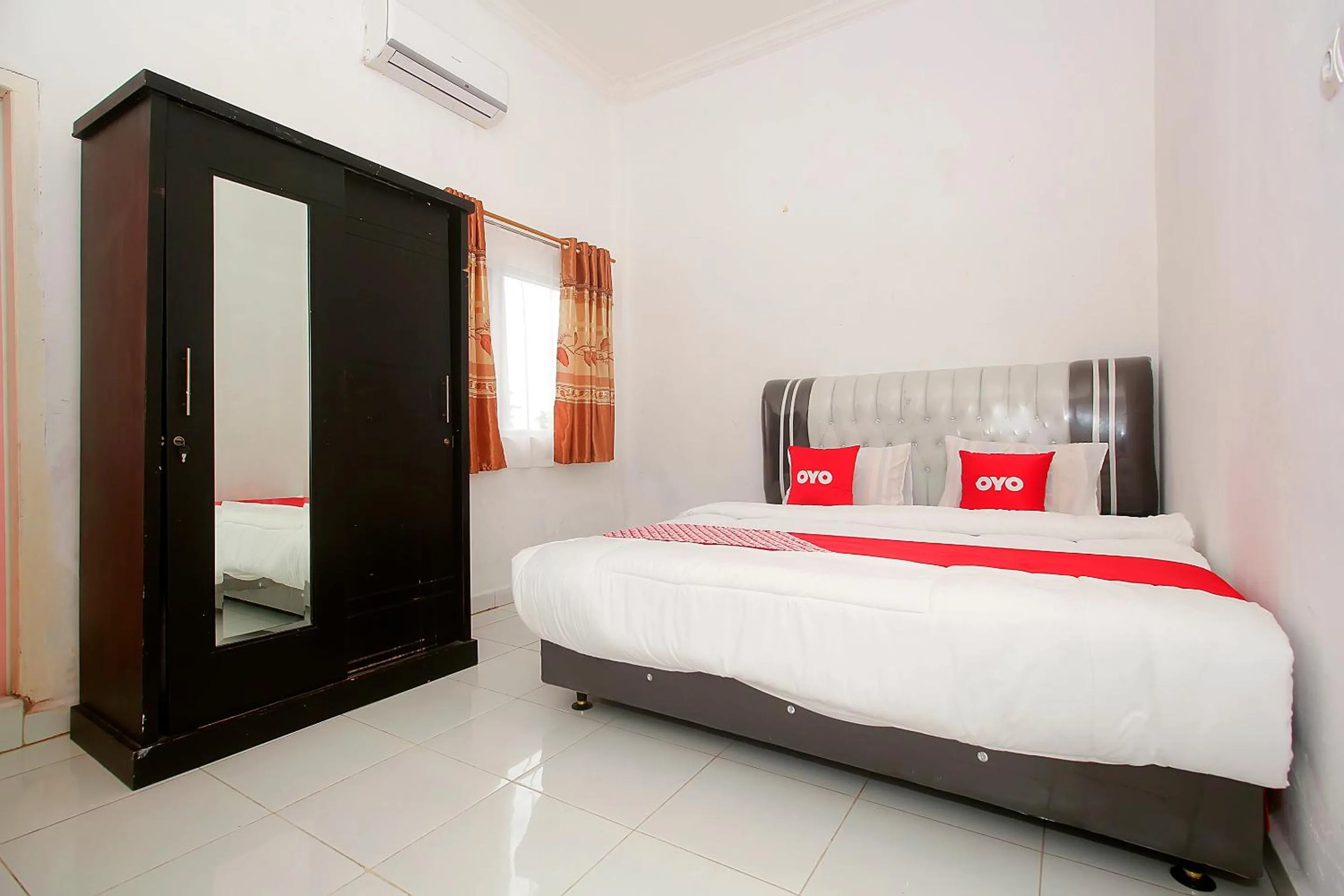 Bedroom, Bed in Hotel O Jasmine Kost Syariah