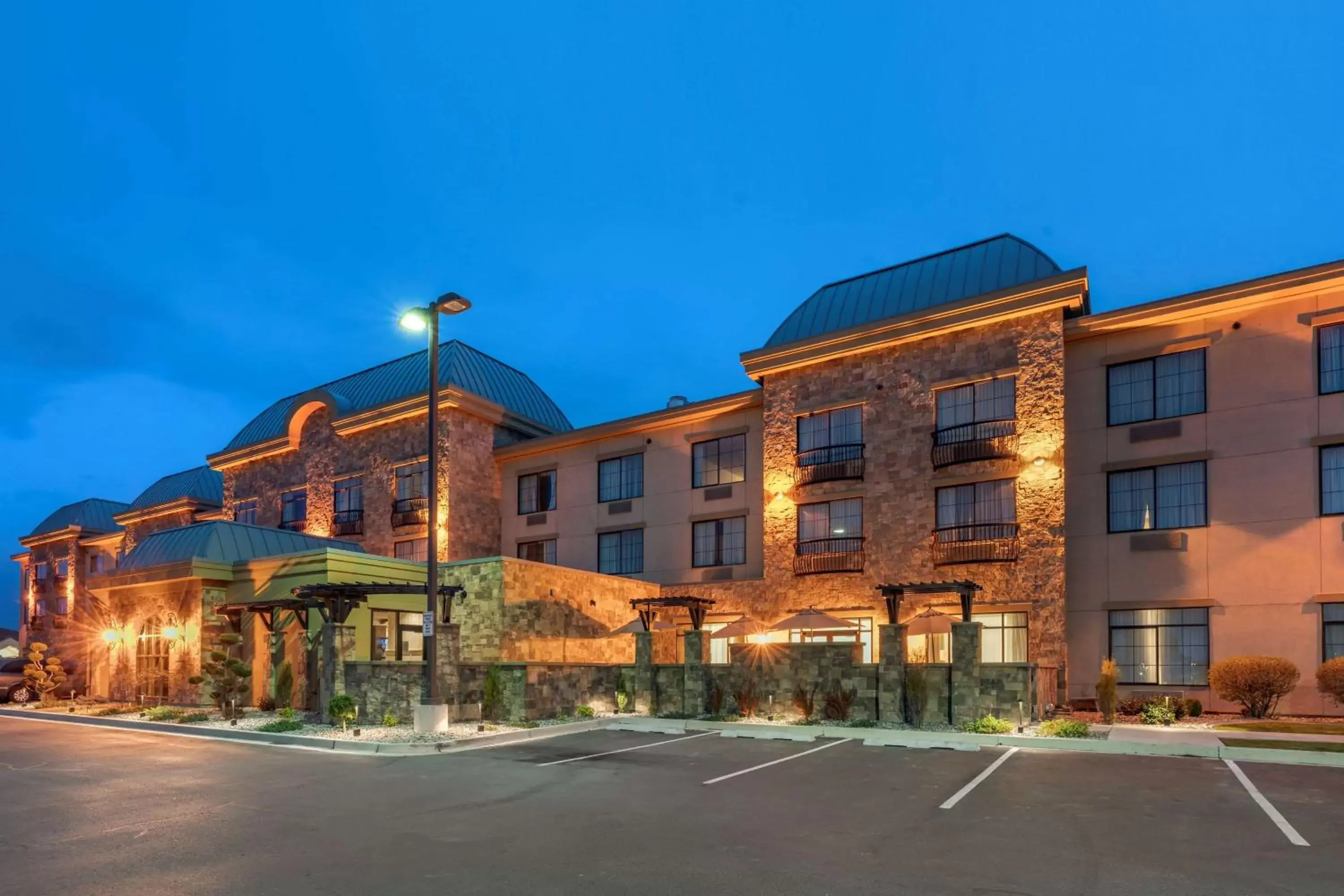 Property Building in Best Western Premier Pasco Inn and Suites