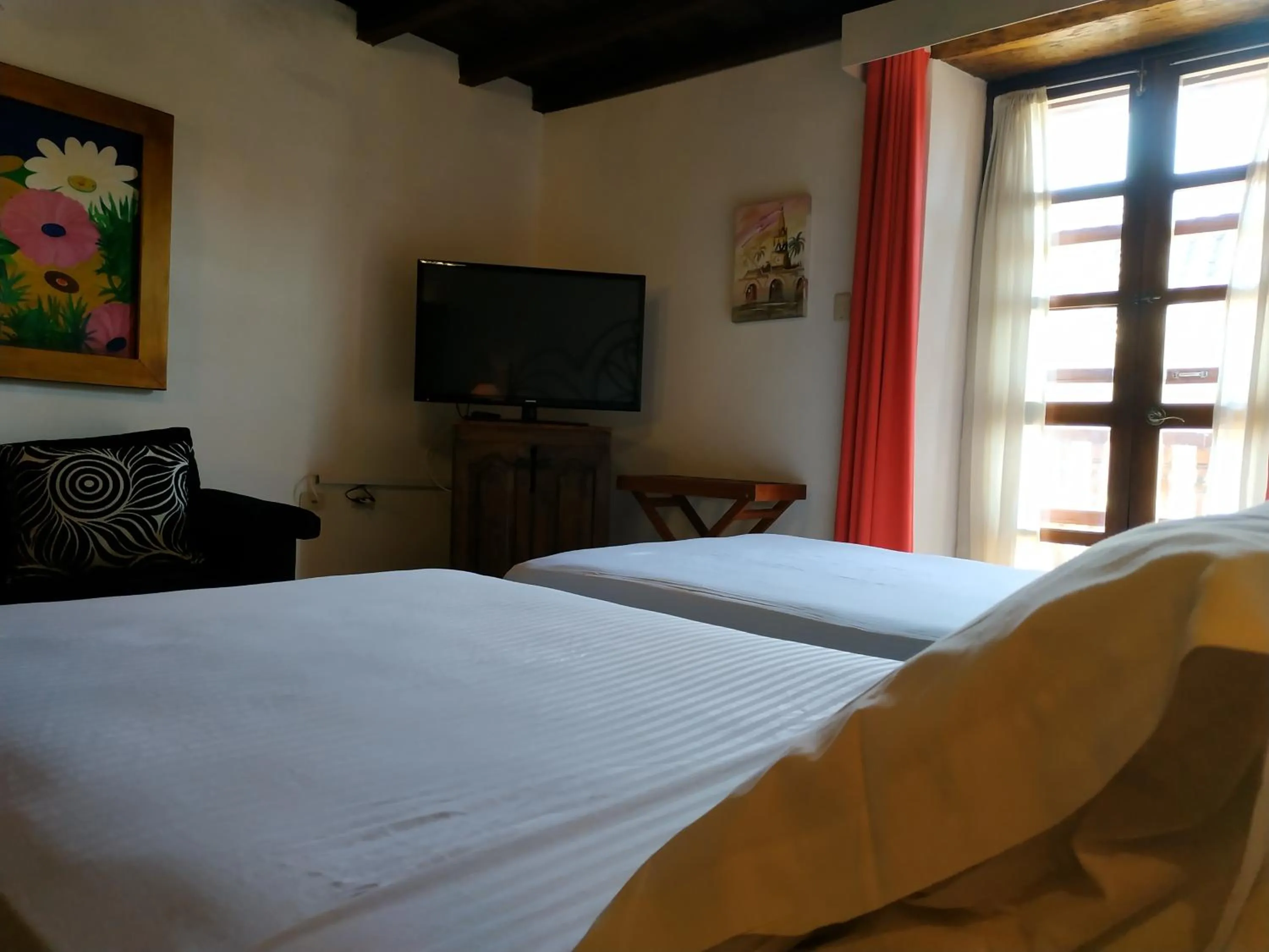 Photo of the whole room, Bed in Casa India Catalina