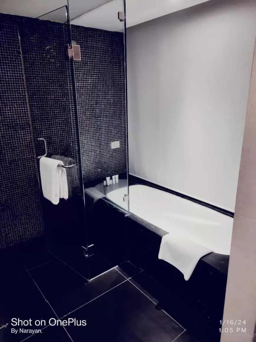 Bathroom in Country Inn & Suites By Radisson Navi Mumbai