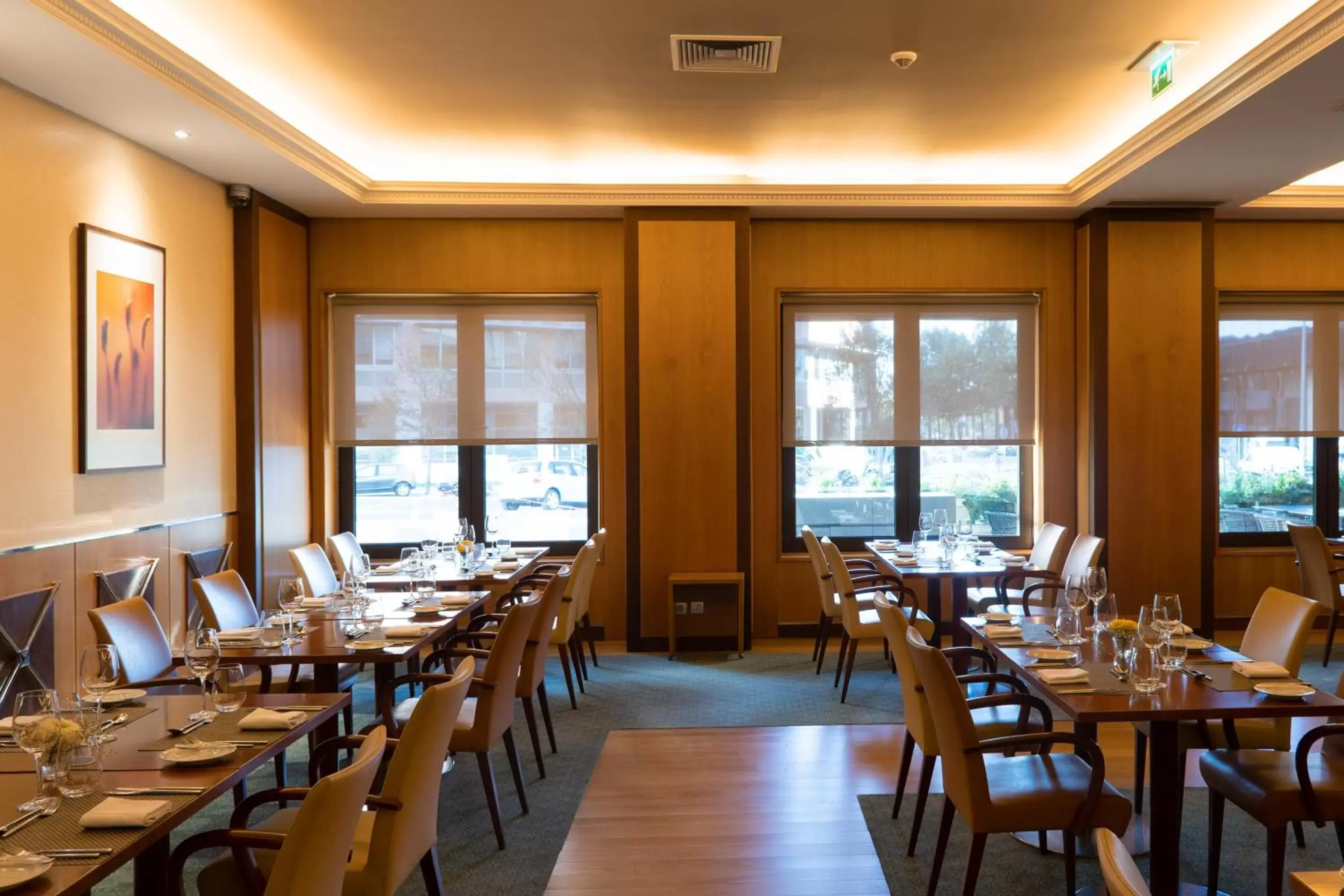 Restaurant/Places to Eat in SANA Metropolitan Hotel