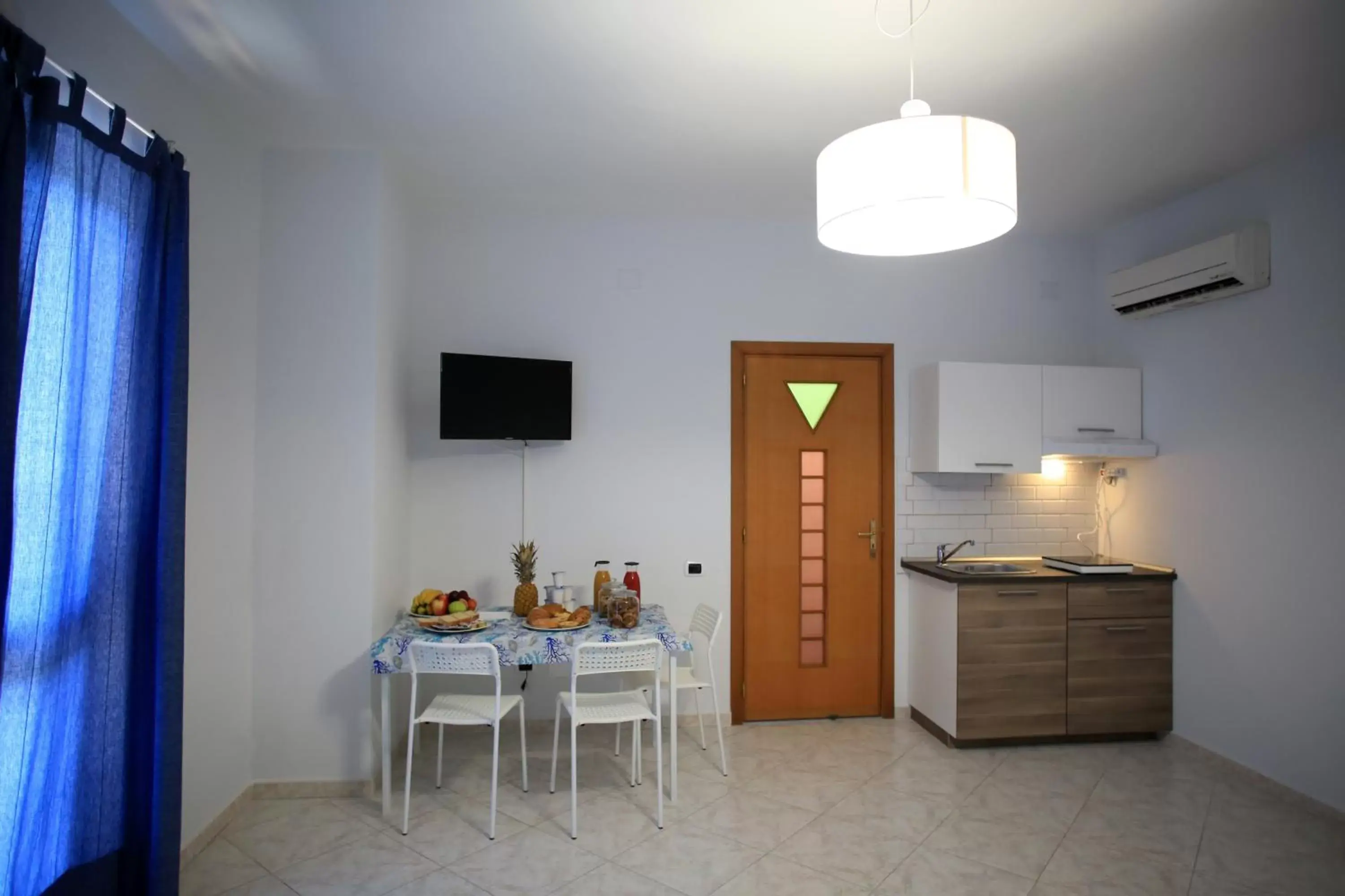 TV and multimedia, Dining Area in Villarosa pompei studios