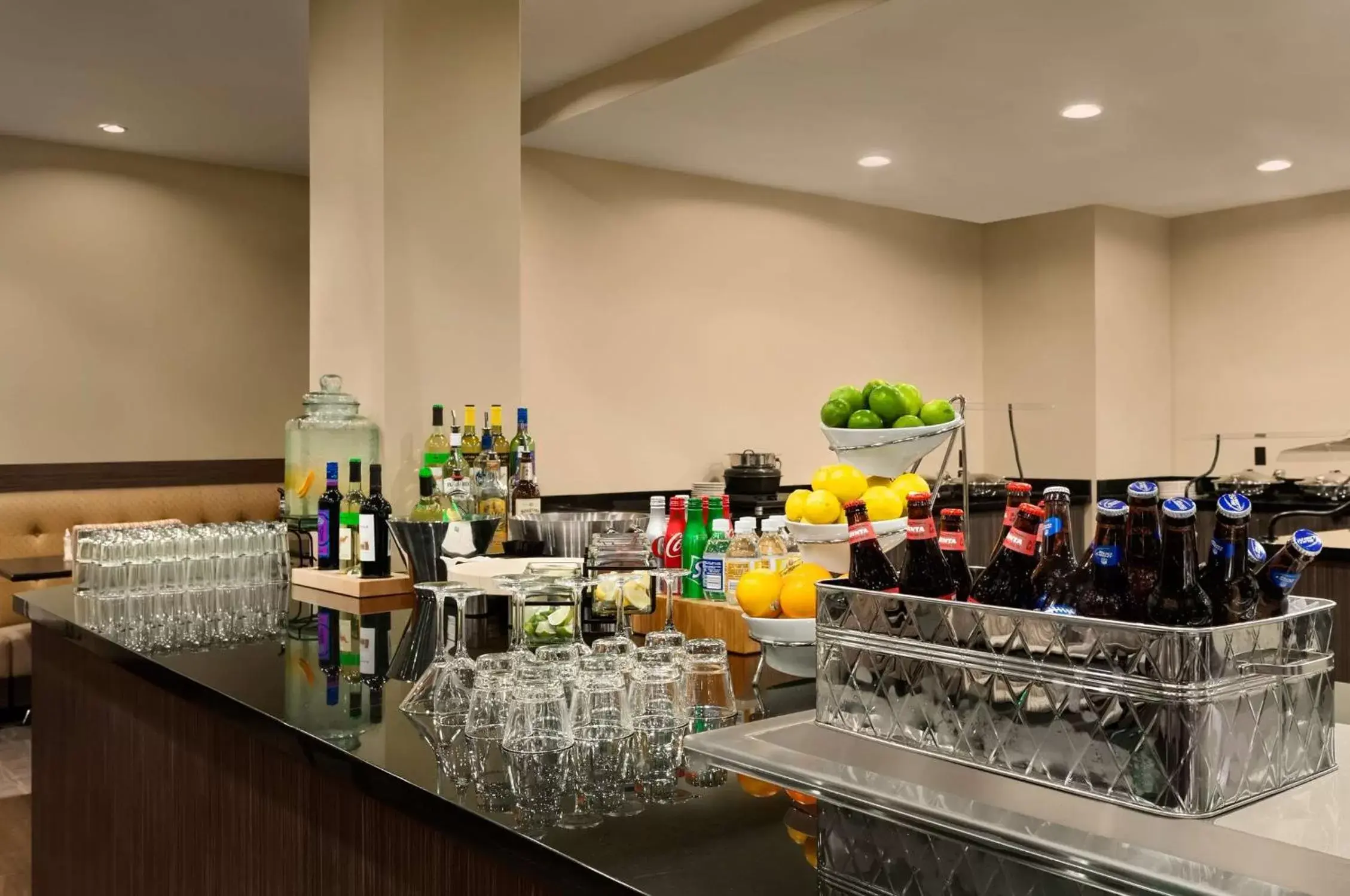 Dining area in Embassy Suites by Hilton Salt Lake West Valley City