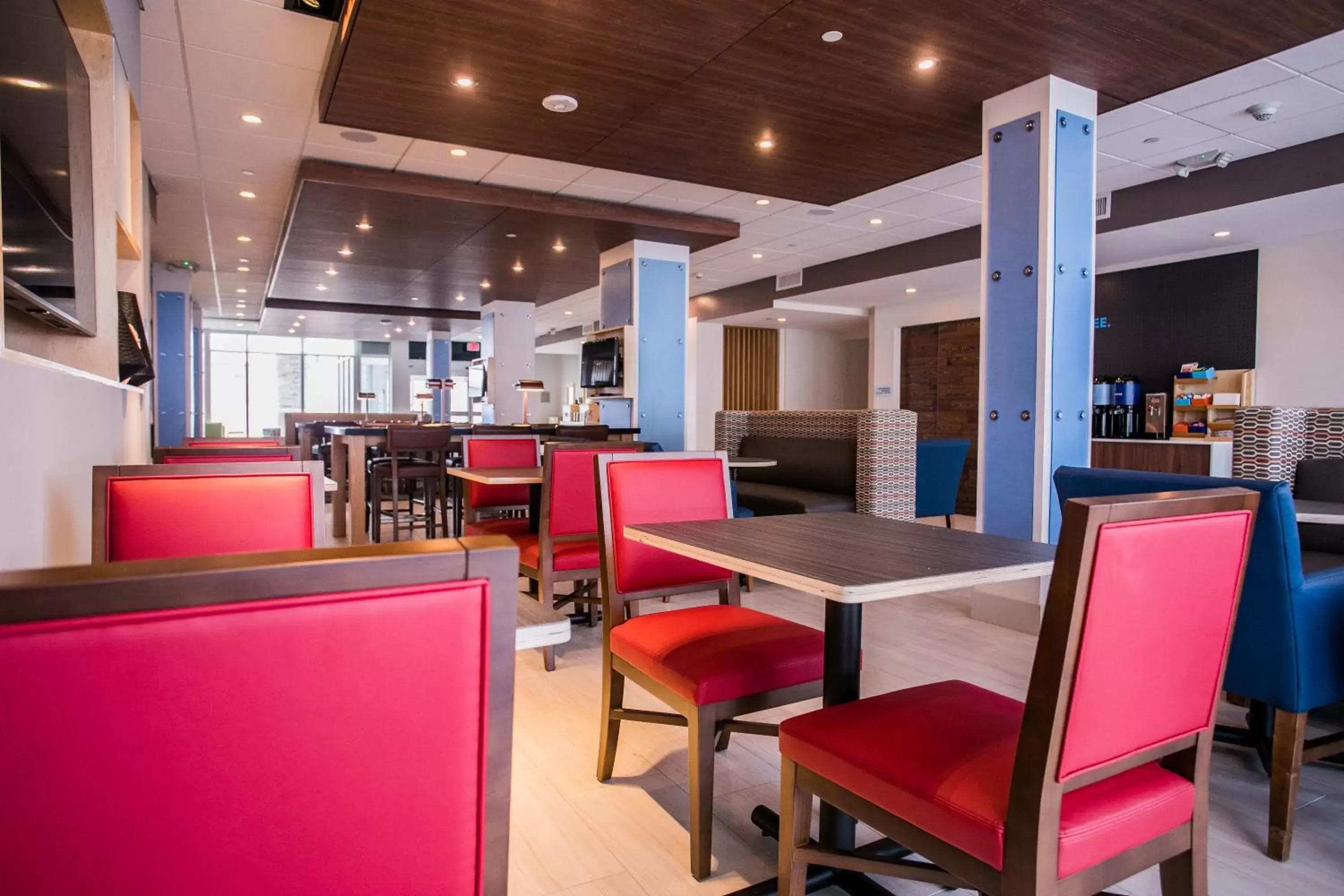 Dining area, Restaurant/Places to Eat in Holiday Inn Express & Suites Rehoboth Beach, an IHG Hotel