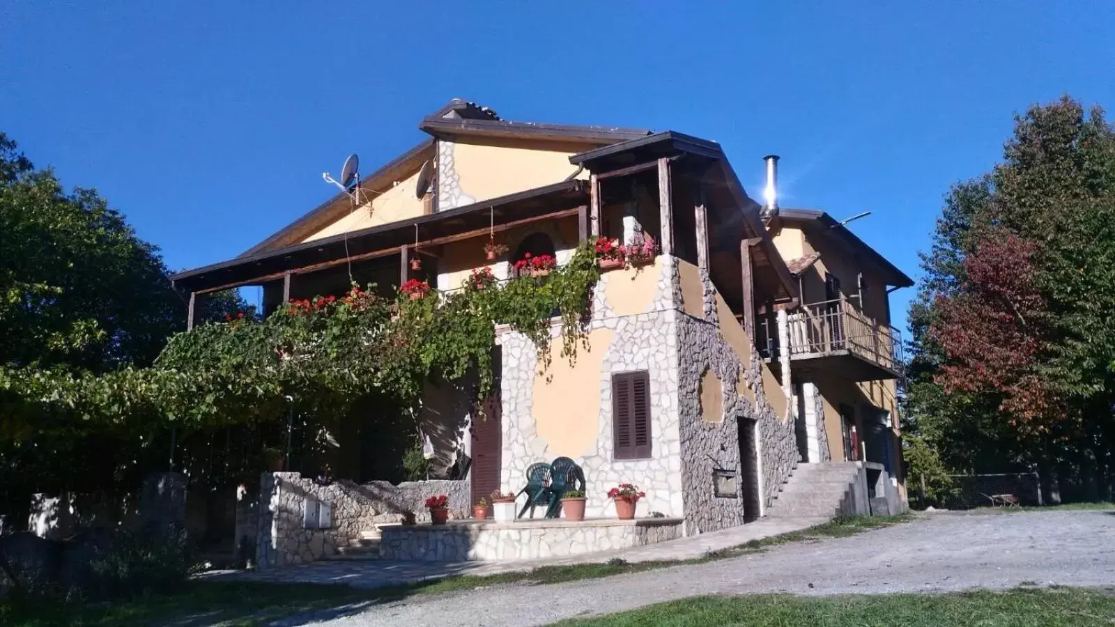 Facade/entrance, Property Building in Dolcedorme del Pollino