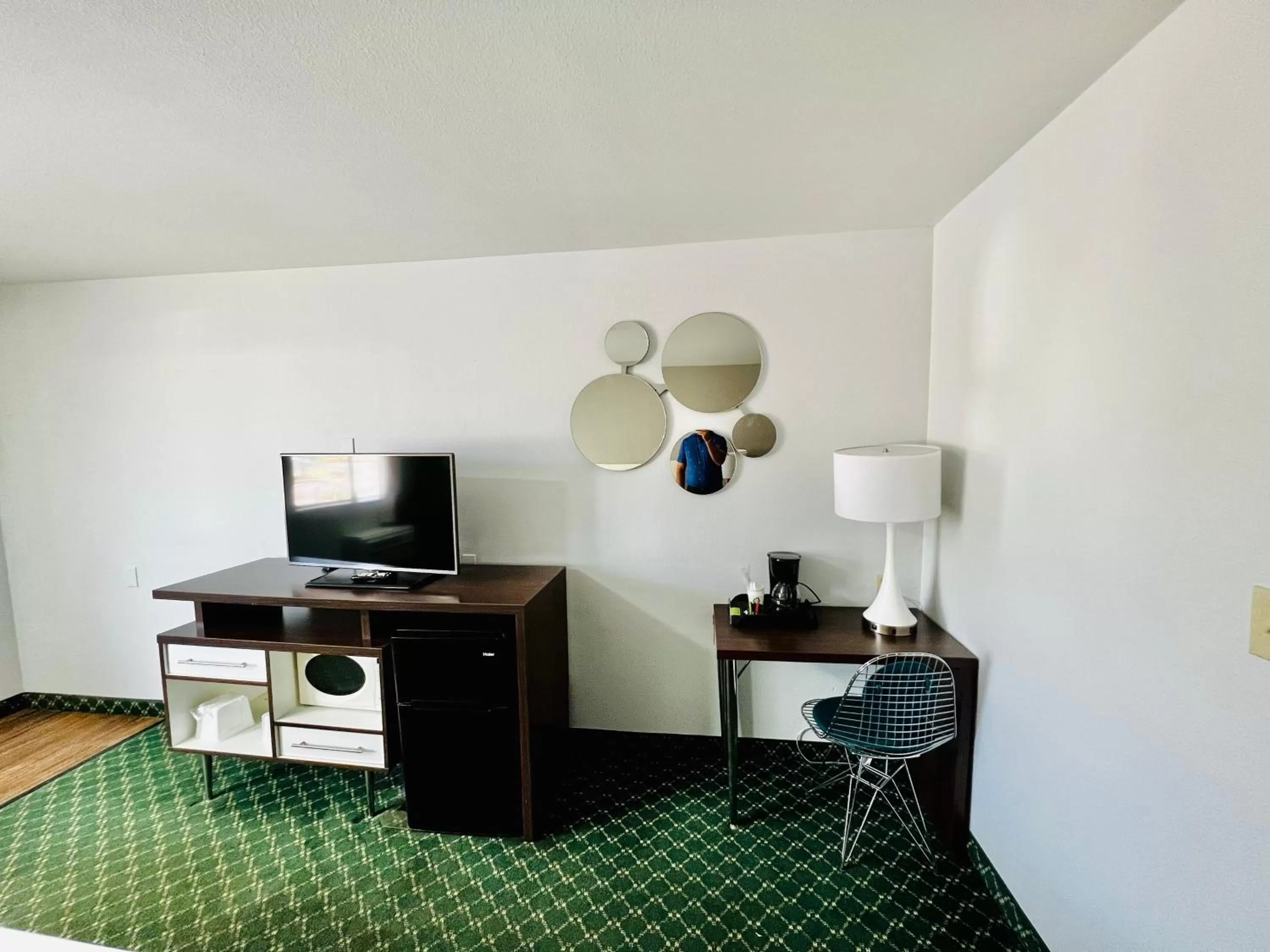 TV and multimedia in Studio 6 Suites Flagstaff AZ