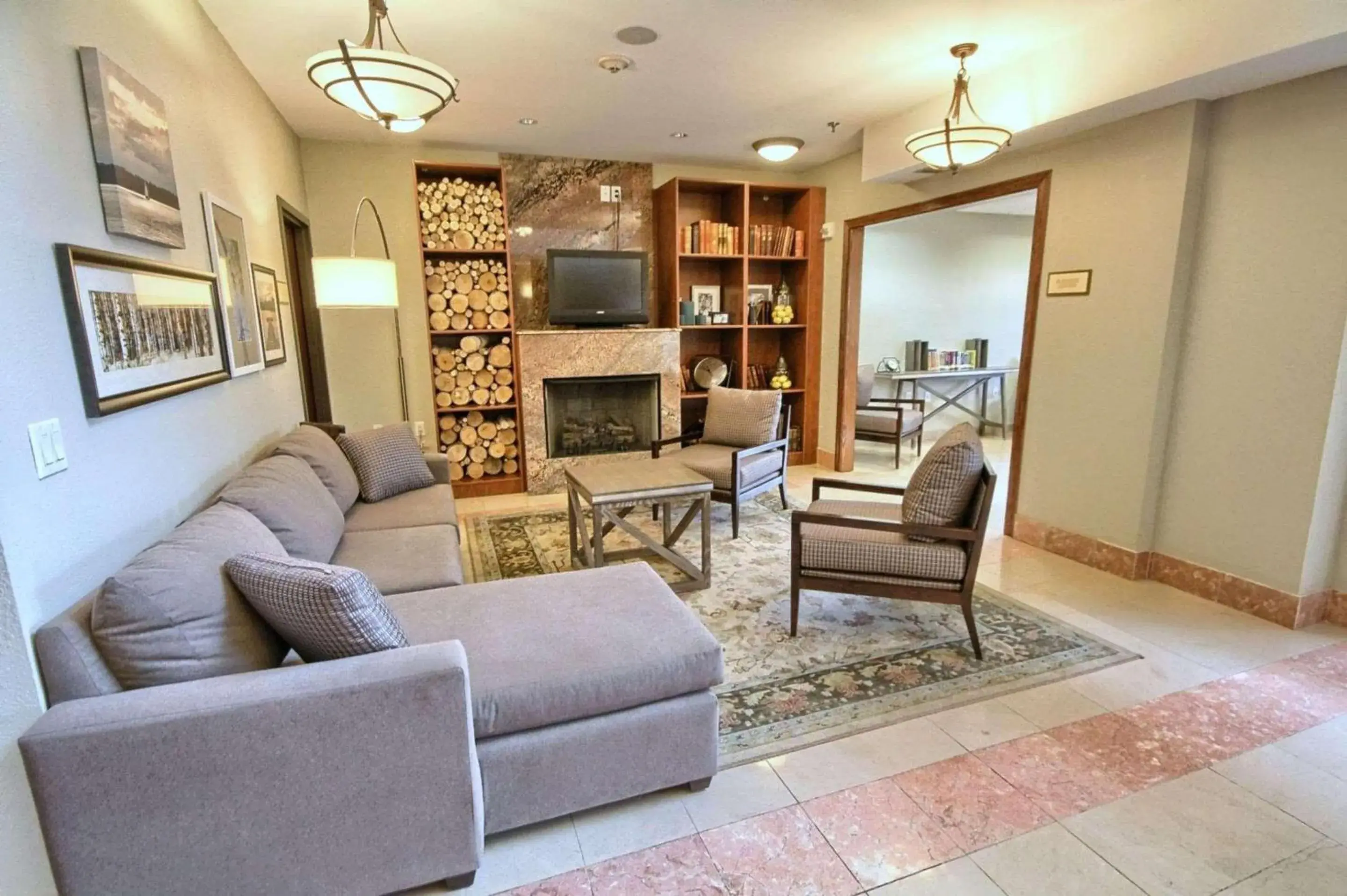 Lobby or reception, Seating Area in Country Inn & Suites by Radisson, Dearborn, MI