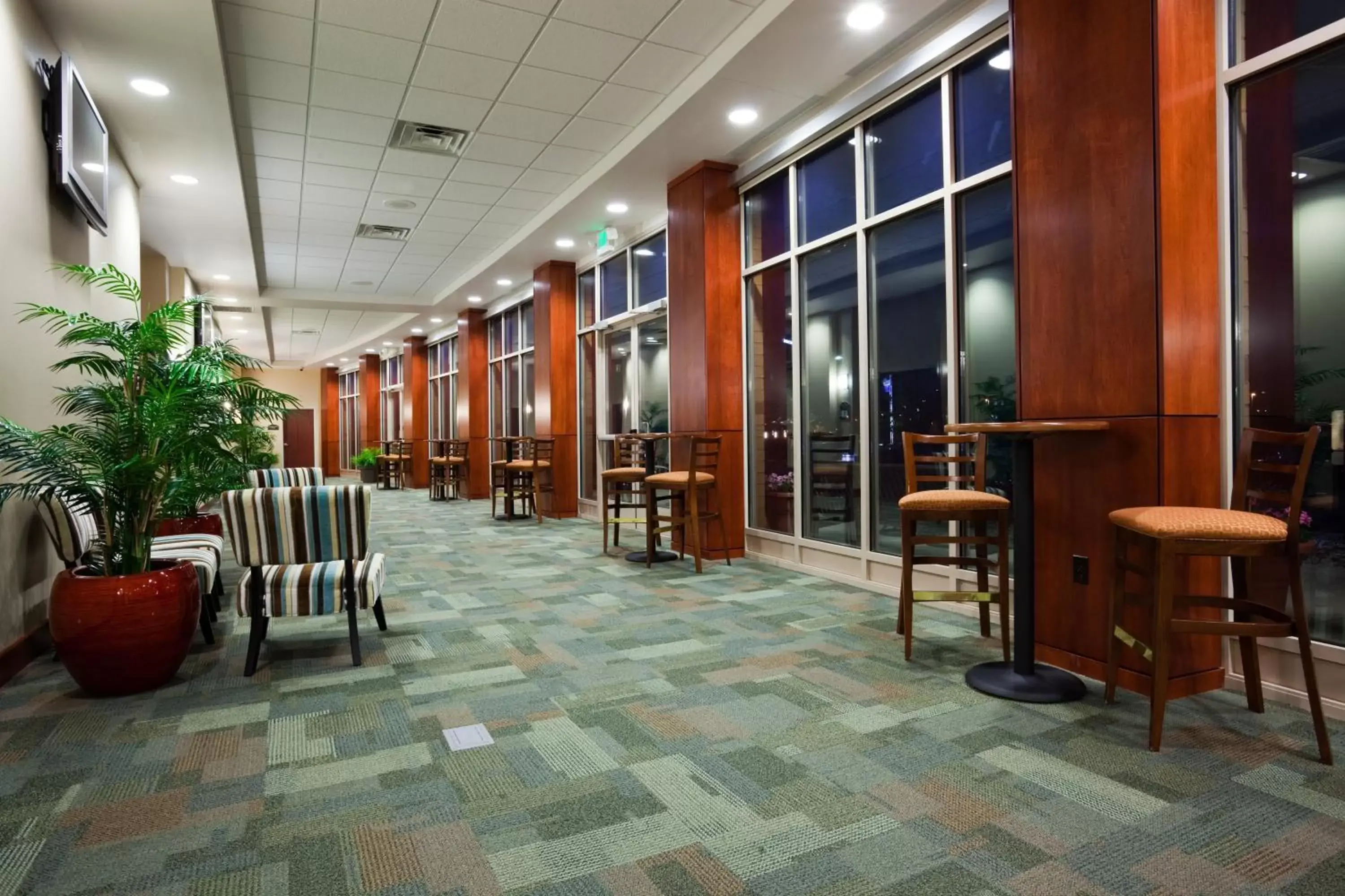 Meeting/conference room, Restaurant/Places to Eat in Holiday Inn Madison at The American Center, an IHG Hotel