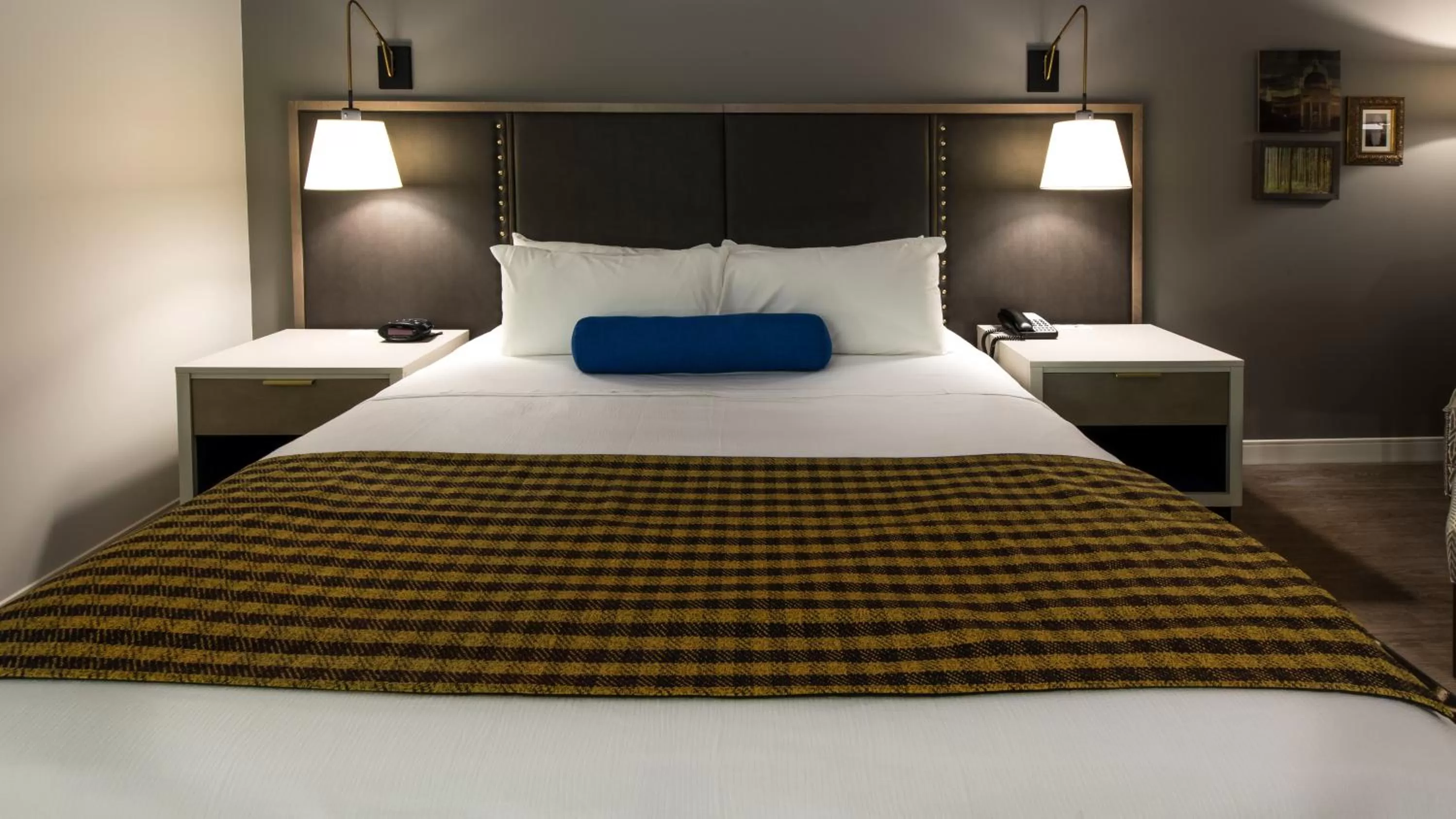 Photo of the whole room, Bed in Hotel Indigo Hattiesburg by IHG