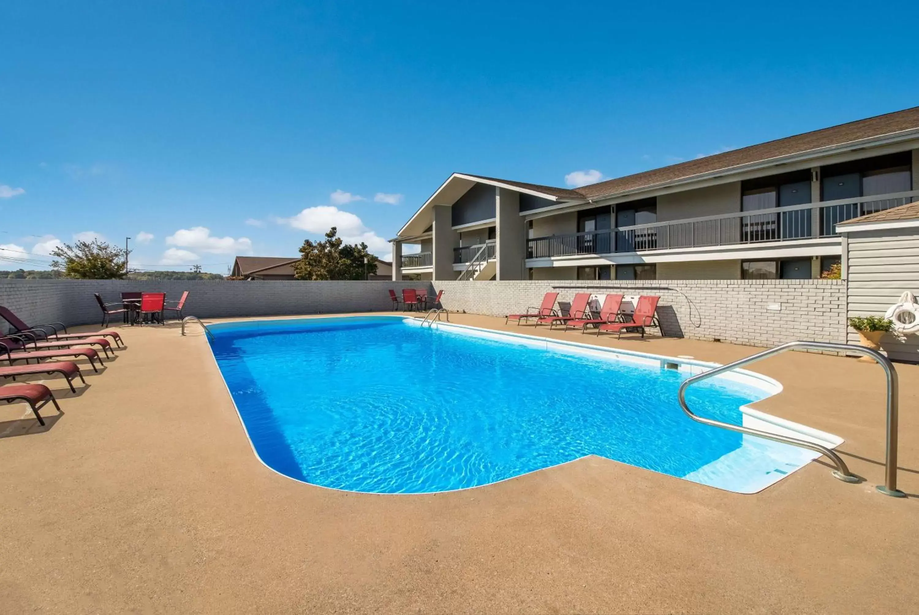 Pool view, Swimming Pool in Best Western University Inn