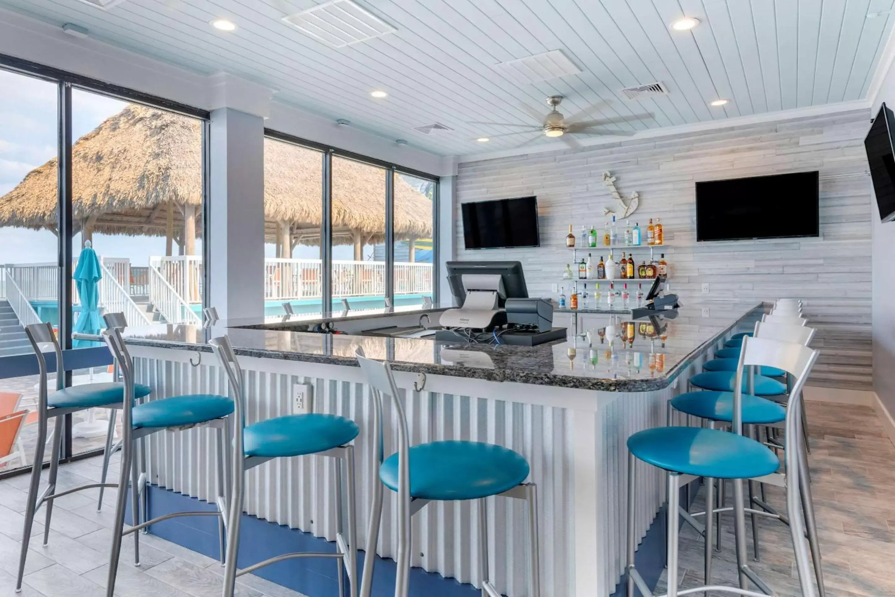 Lounge or bar, Lounge/Bar in Comfort Inn & Suites Daytona Beach Oceanfront