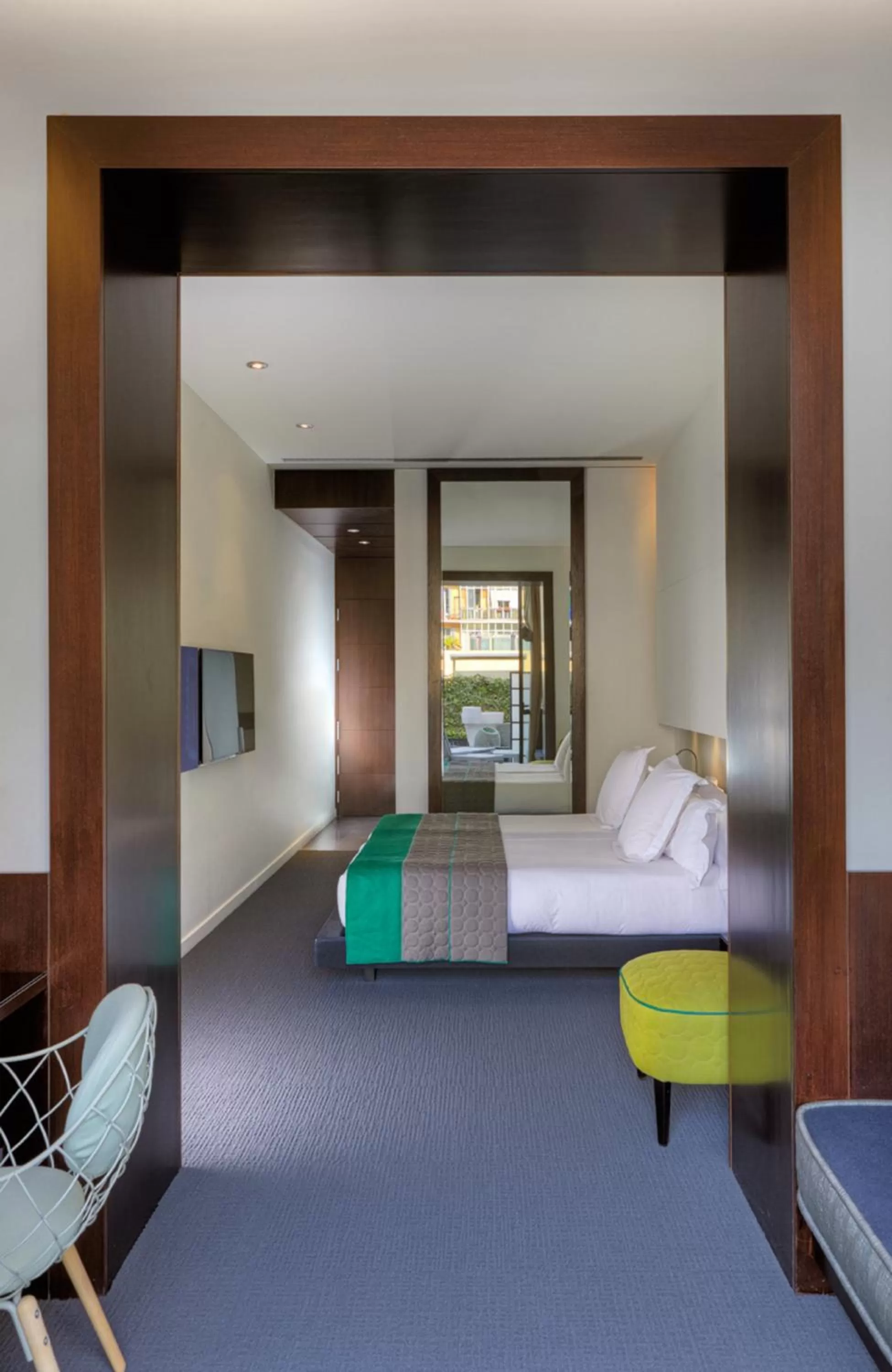 Photo of the whole room, Bed in Sixtytwo Hotel