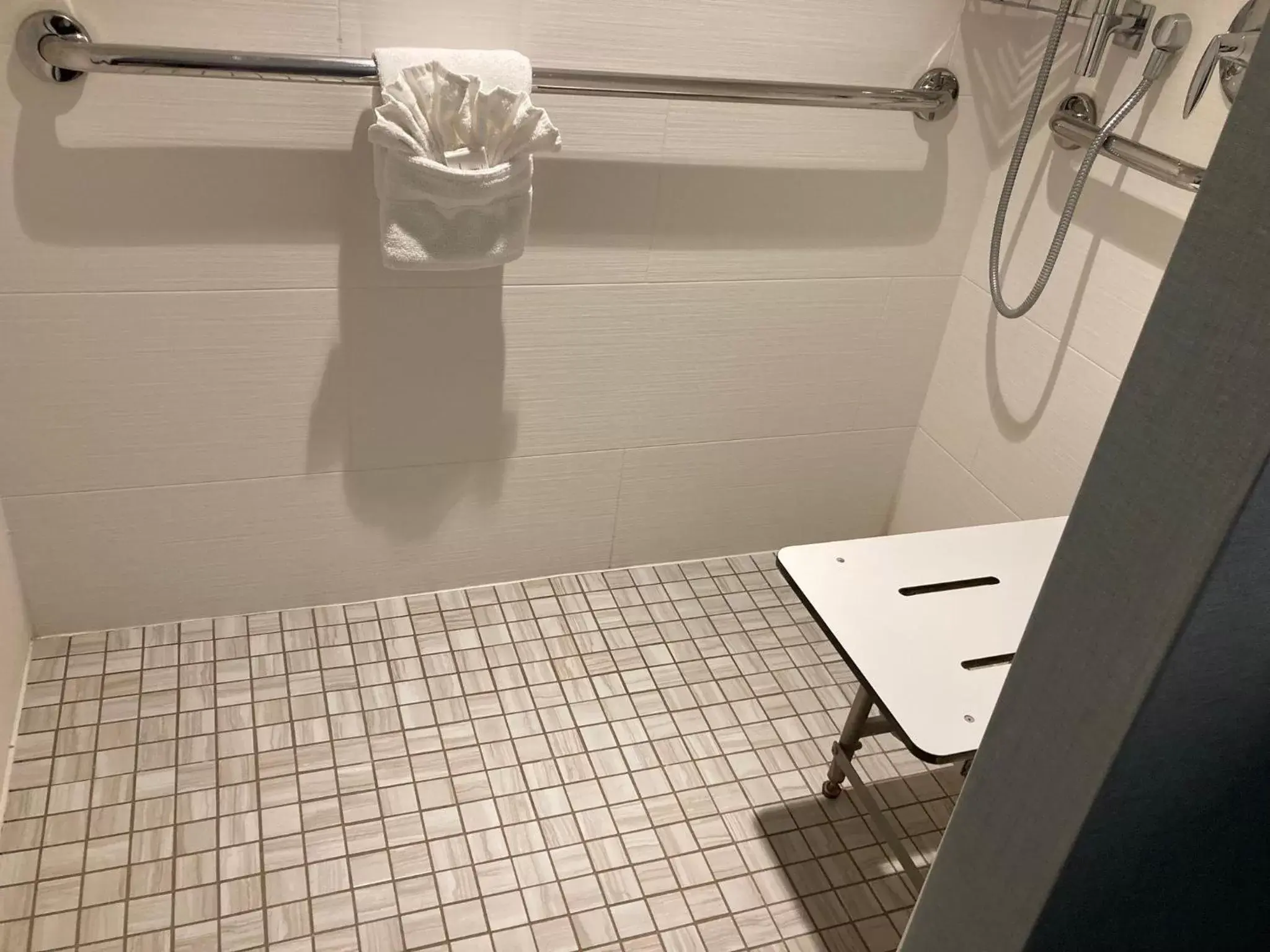 Photo of the whole room, Bathroom in Crowne Plaza Hotel Ventura Beach, an IHG Hotel